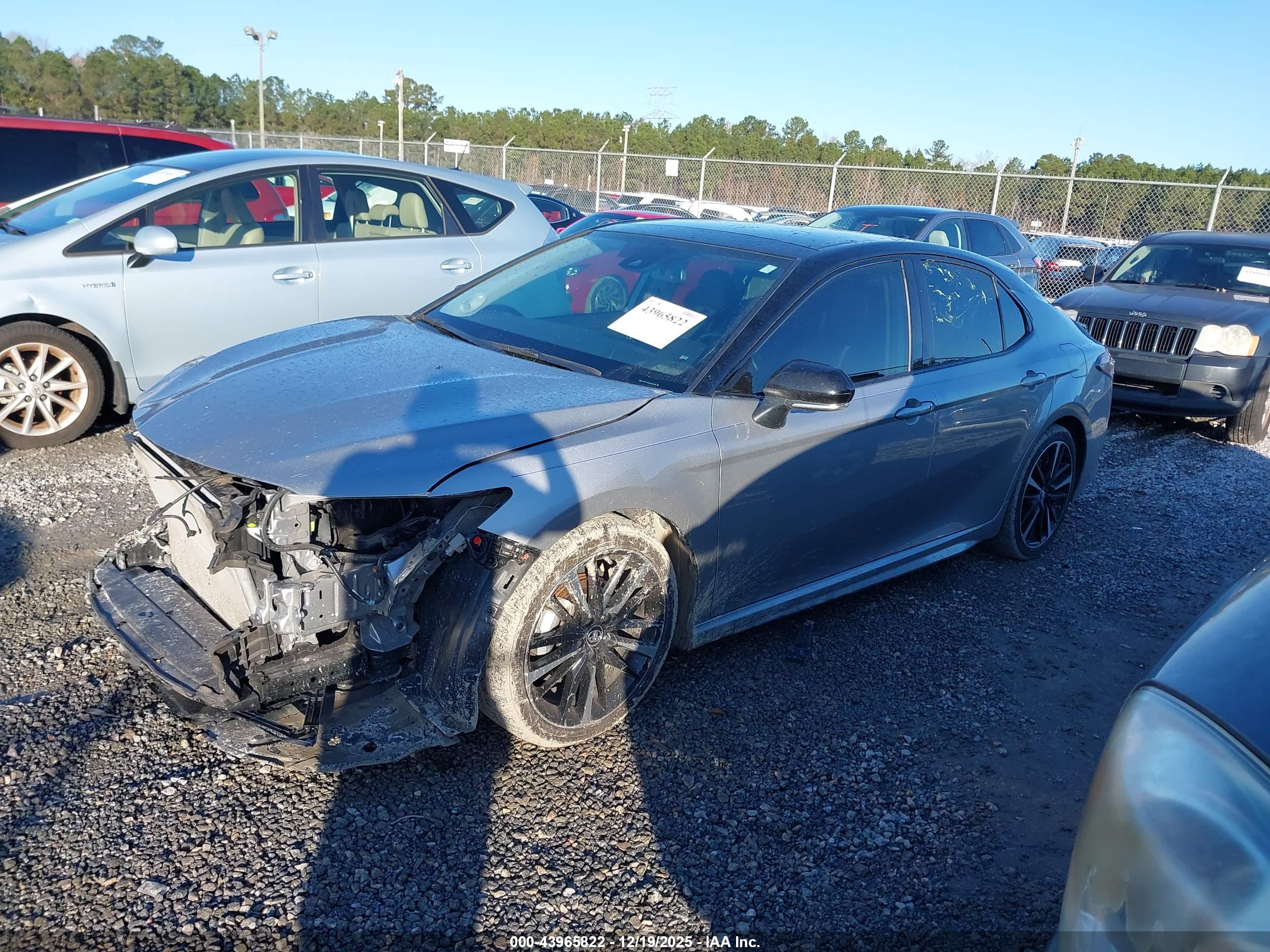TOYOTA CAMRY image 2