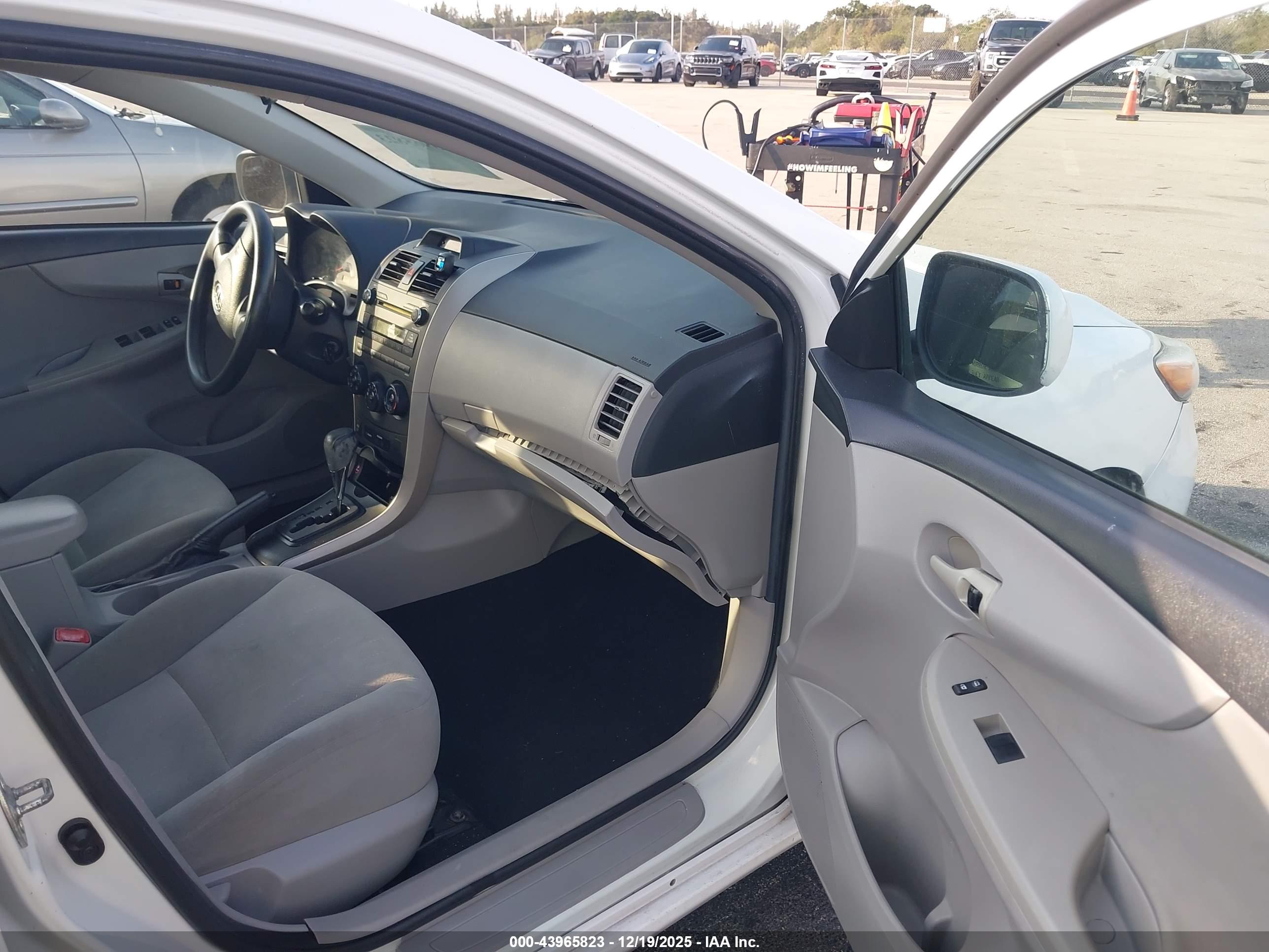 TOYOTA COROLLA image 5