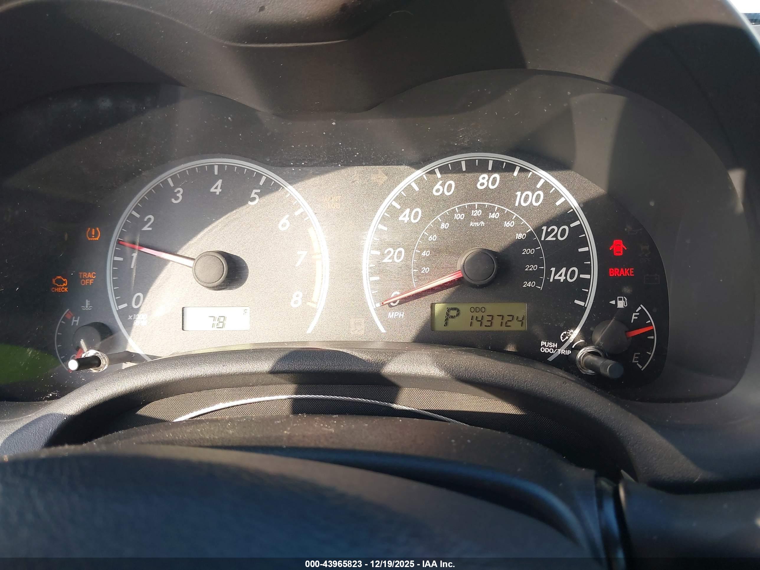 TOYOTA COROLLA image 7