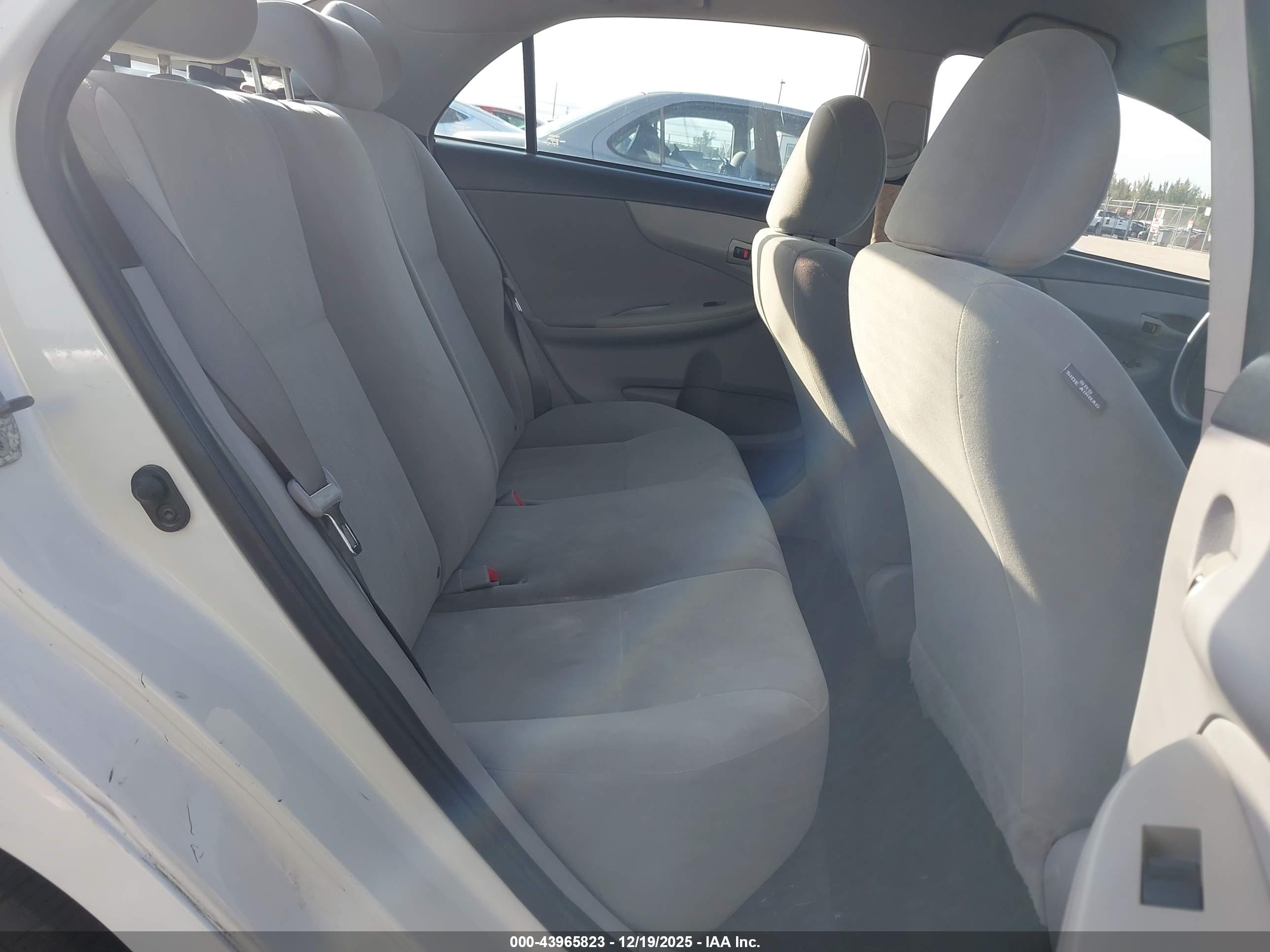 TOYOTA COROLLA image 8