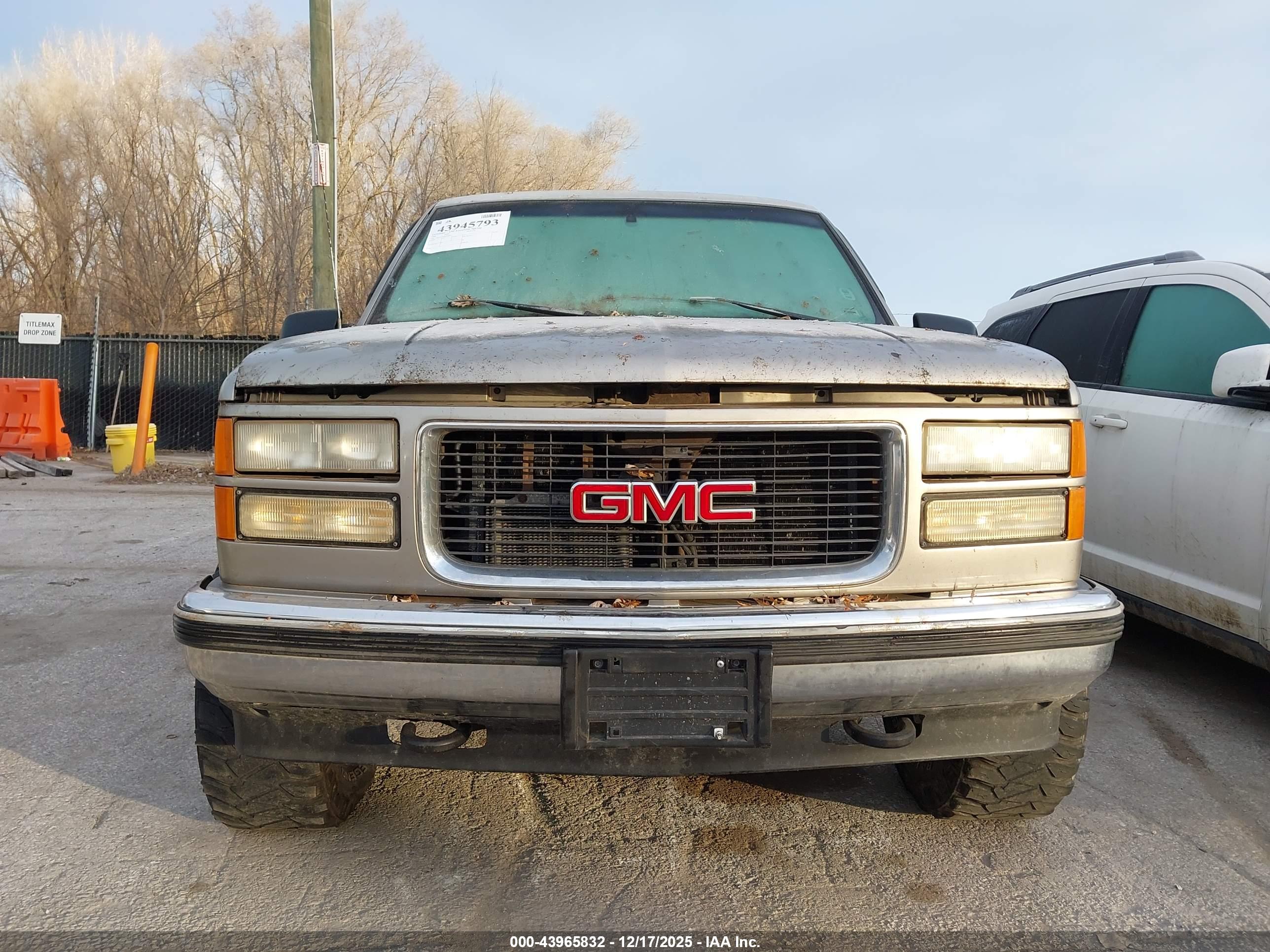 GMC YUKON image 6