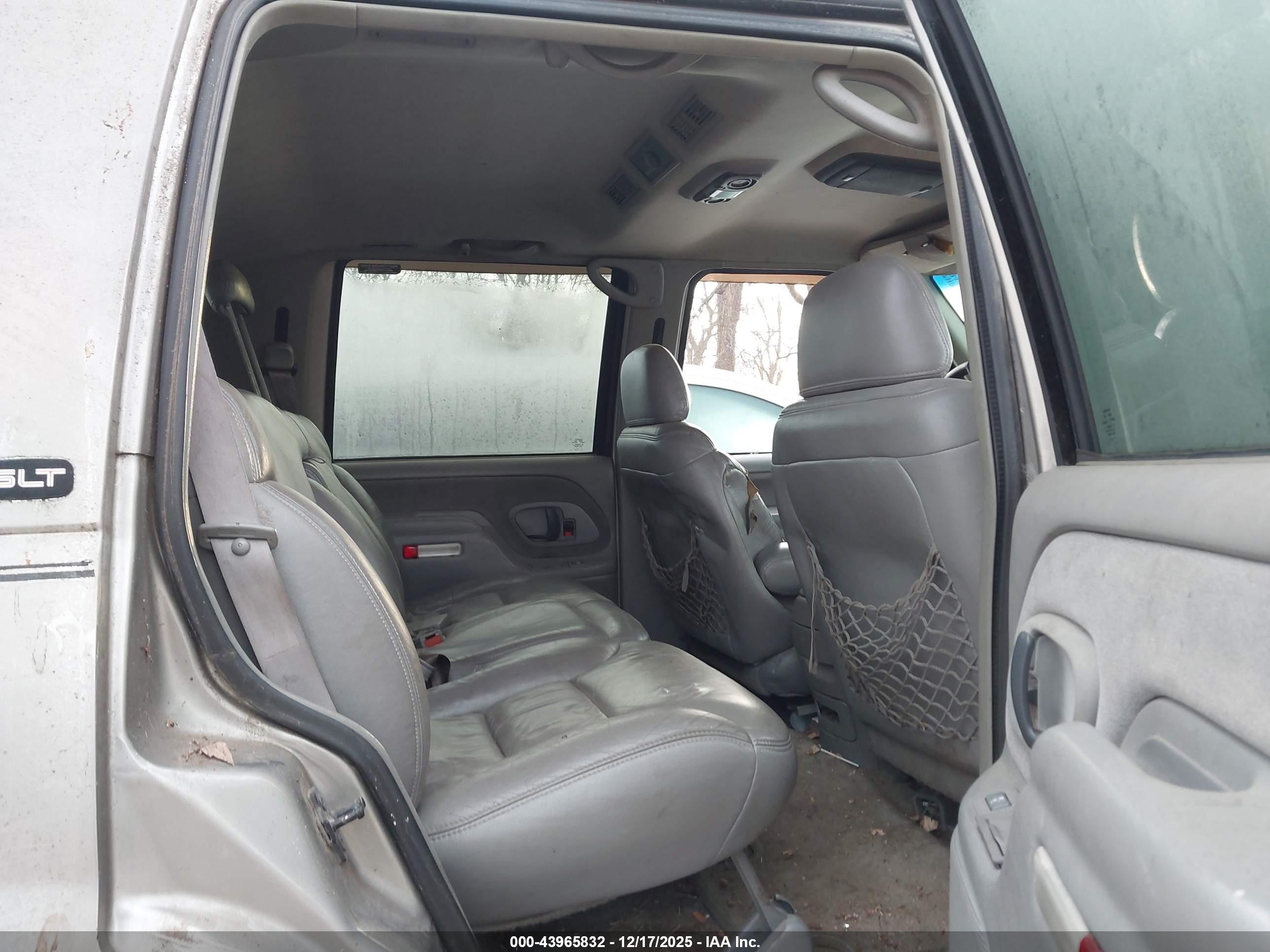 GMC YUKON image 8
