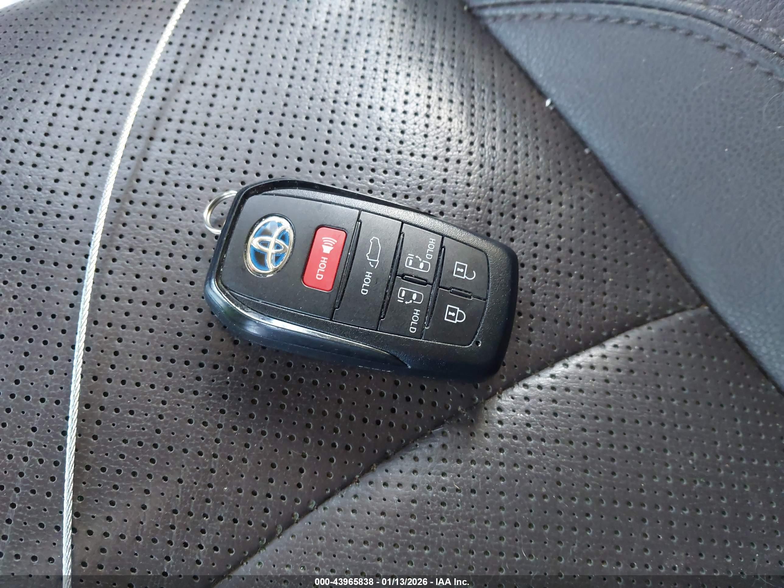 TOYOTA SIENNA image 11