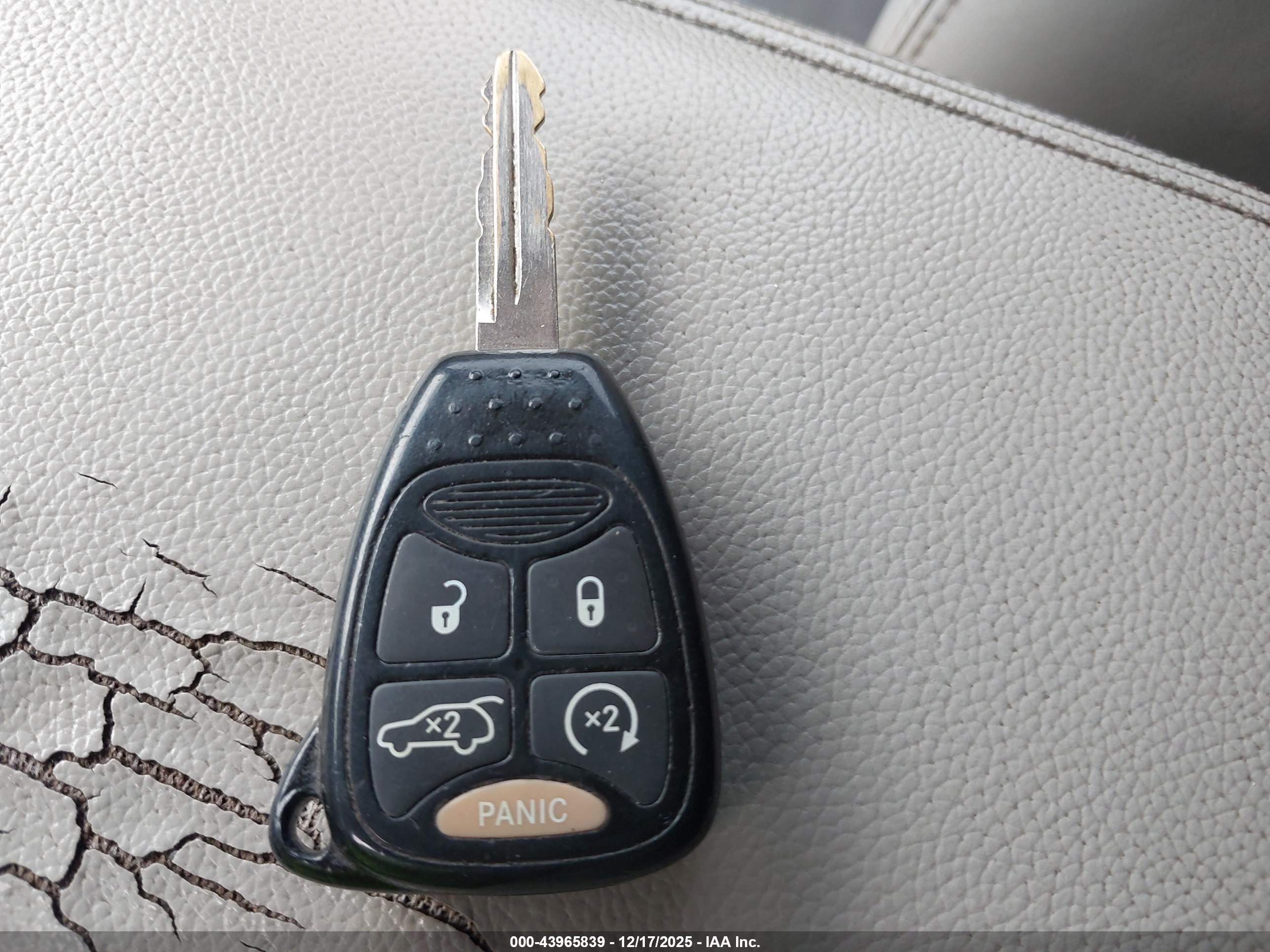 CHRYSLER ASPEN image 11