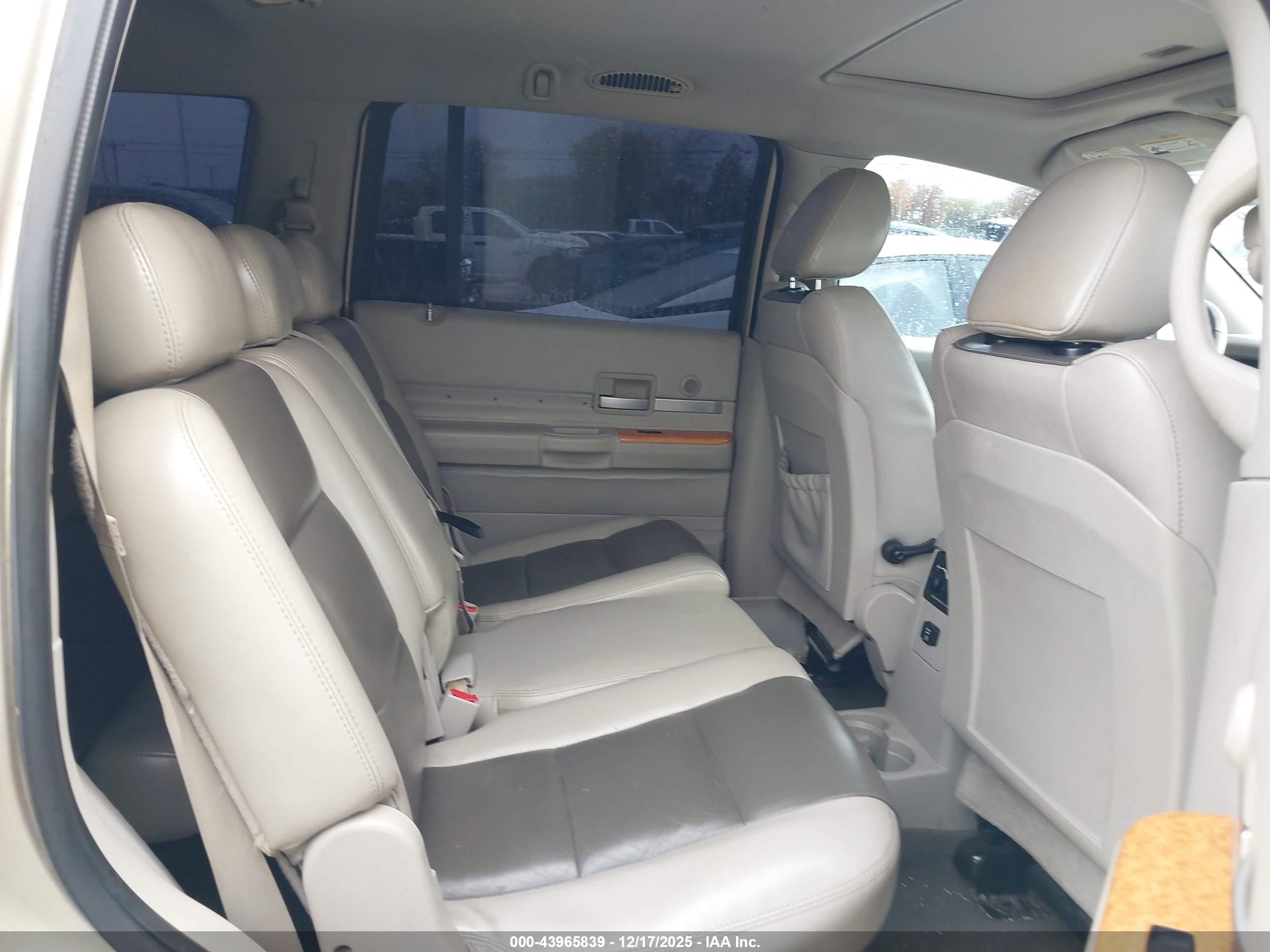 CHRYSLER ASPEN image 8