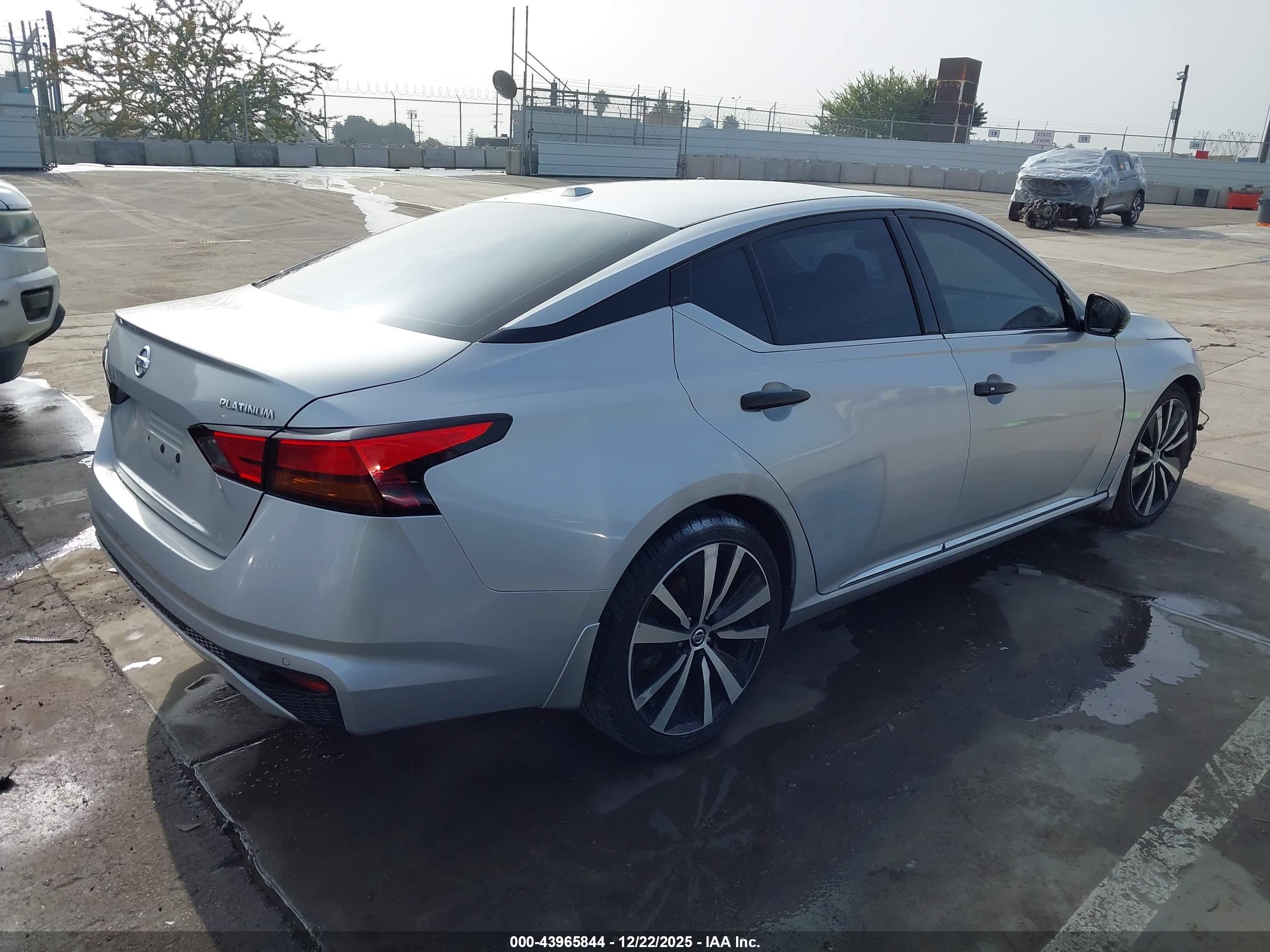NISSAN ALTIMA image 4