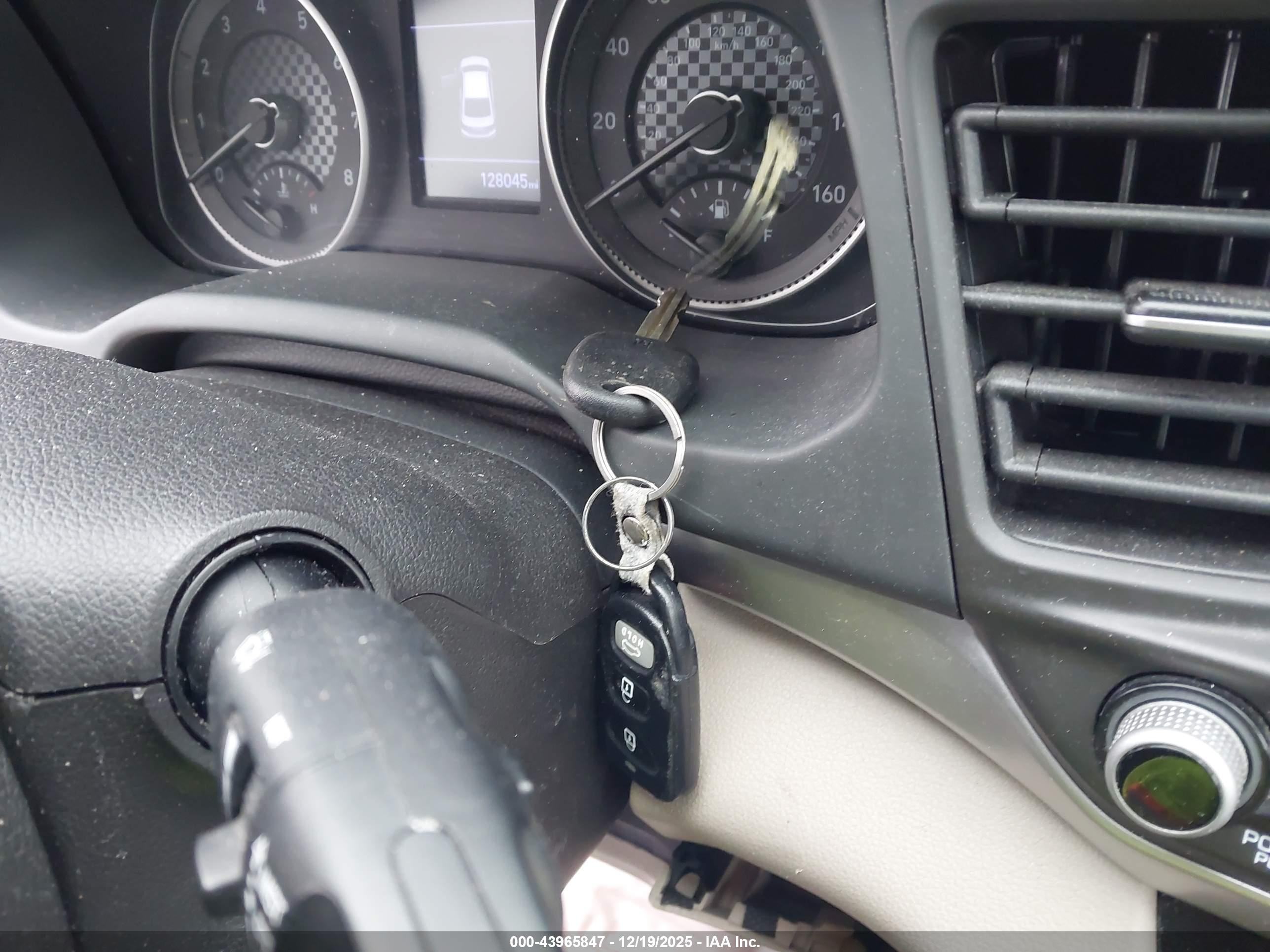 HYUNDAI ELANTRA image 11