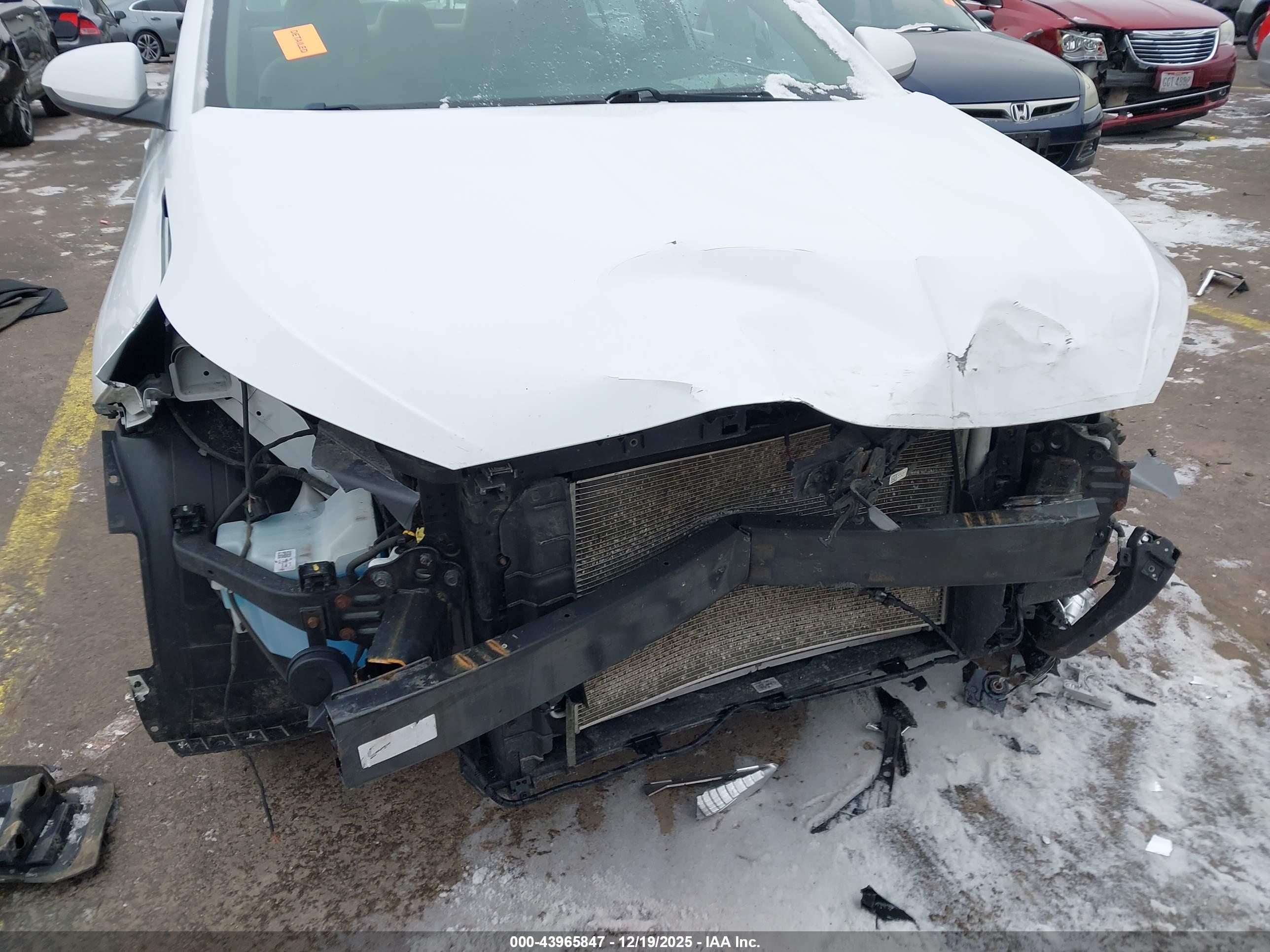 HYUNDAI ELANTRA image 6