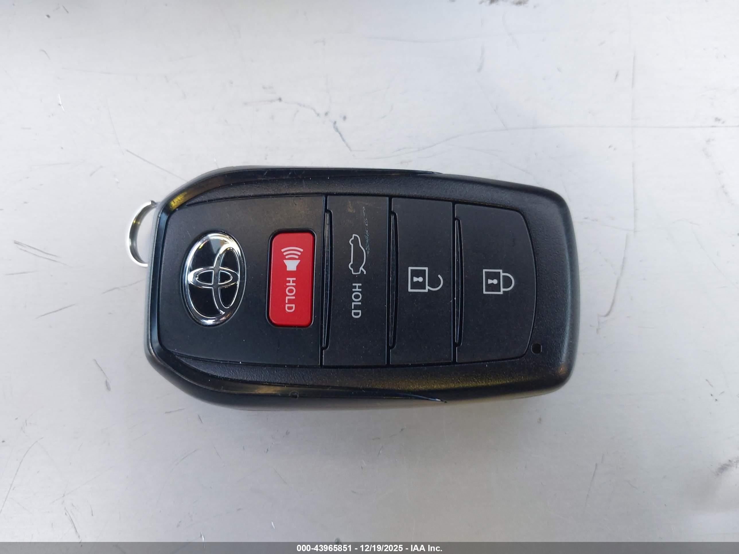 TOYOTA CAMRY image 11