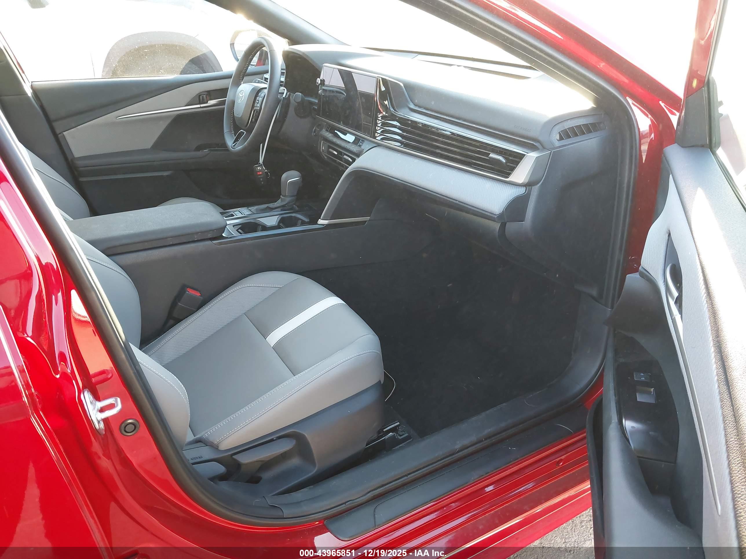 TOYOTA CAMRY image 5