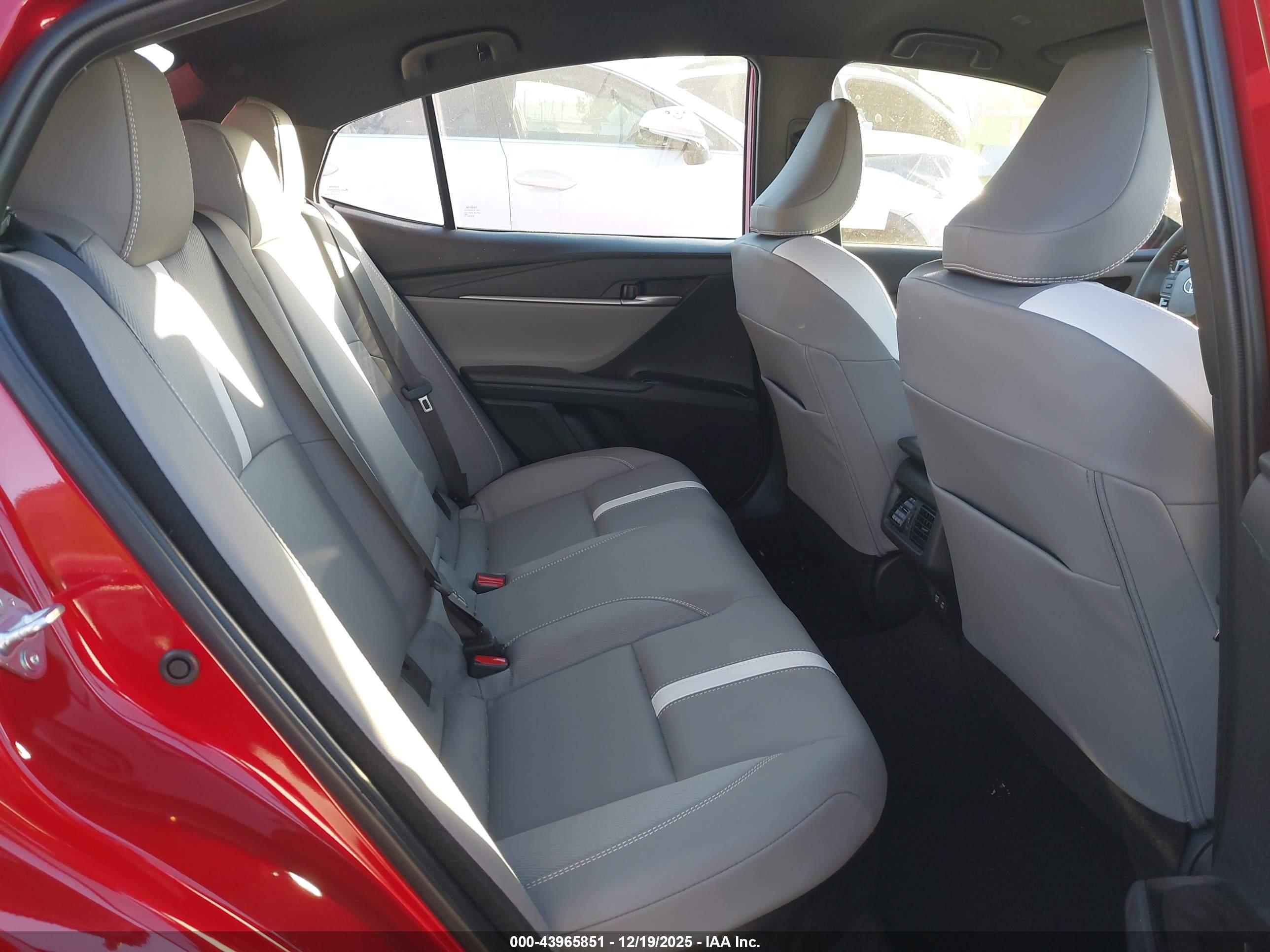 TOYOTA CAMRY image 8