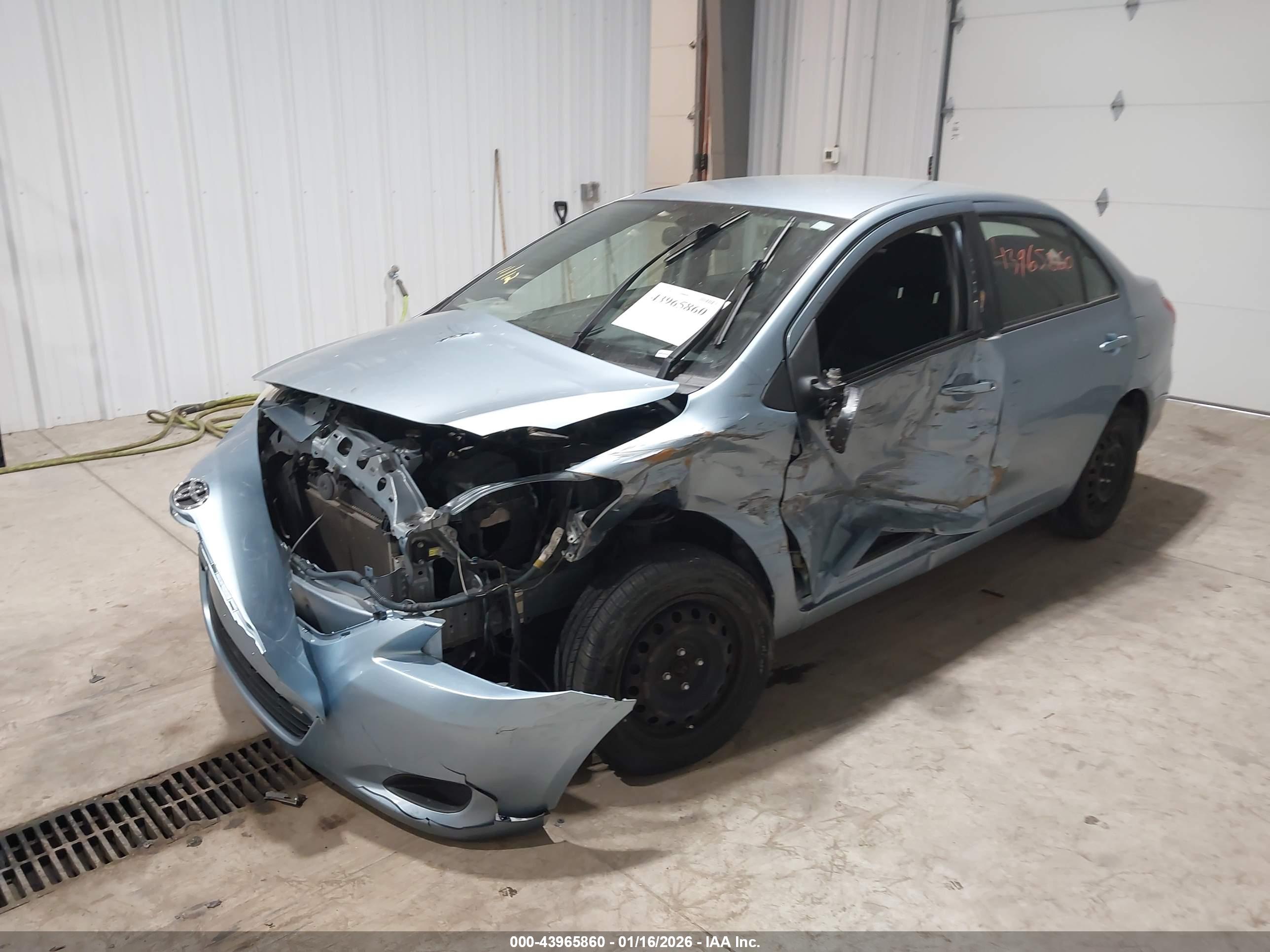 TOYOTA YARIS image 2