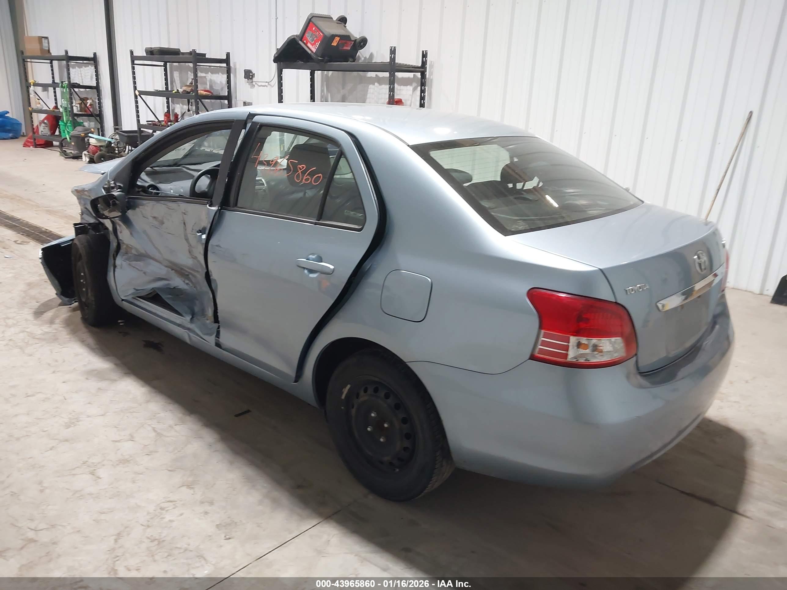 TOYOTA YARIS image 3