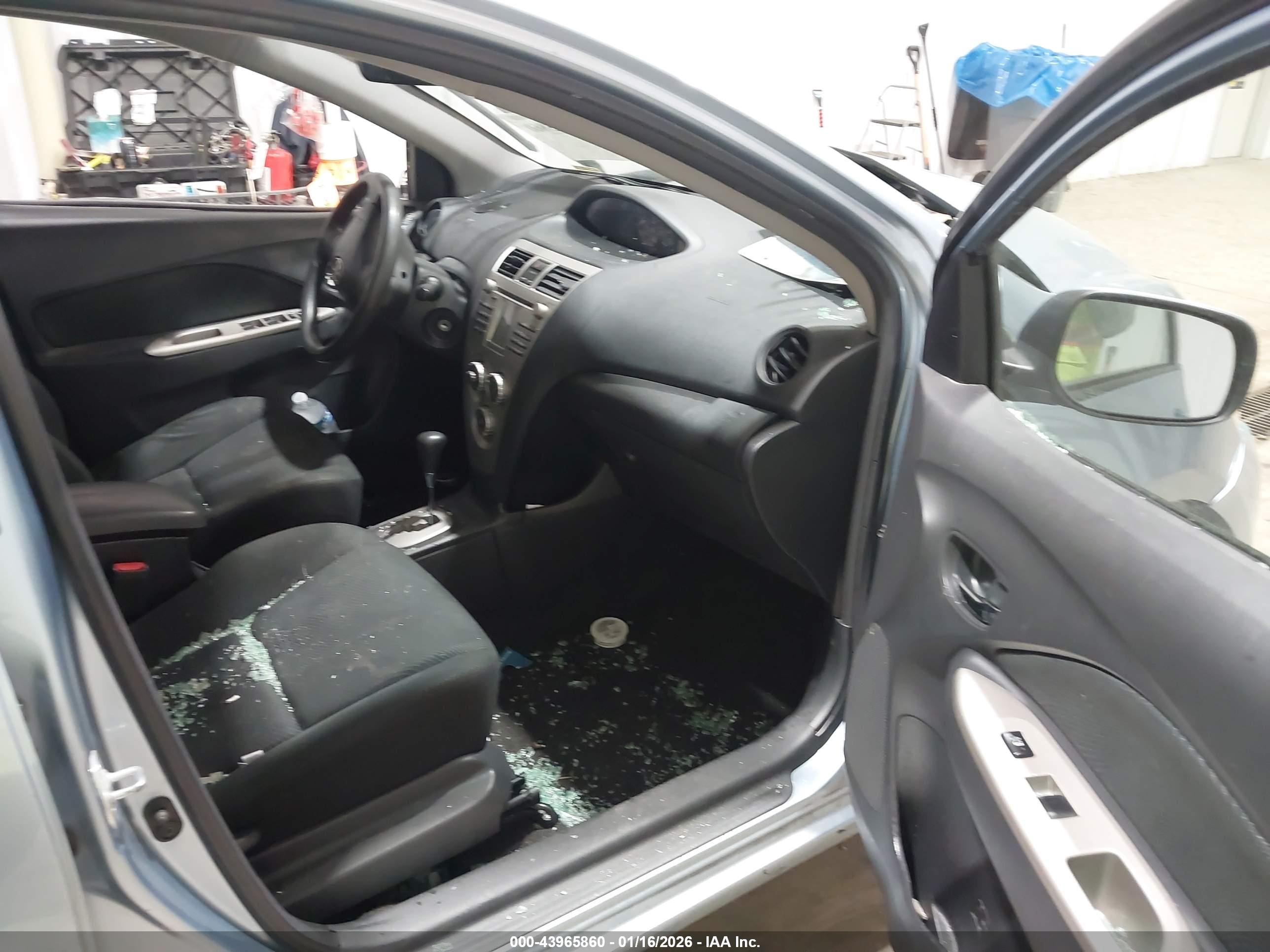 TOYOTA YARIS image 5
