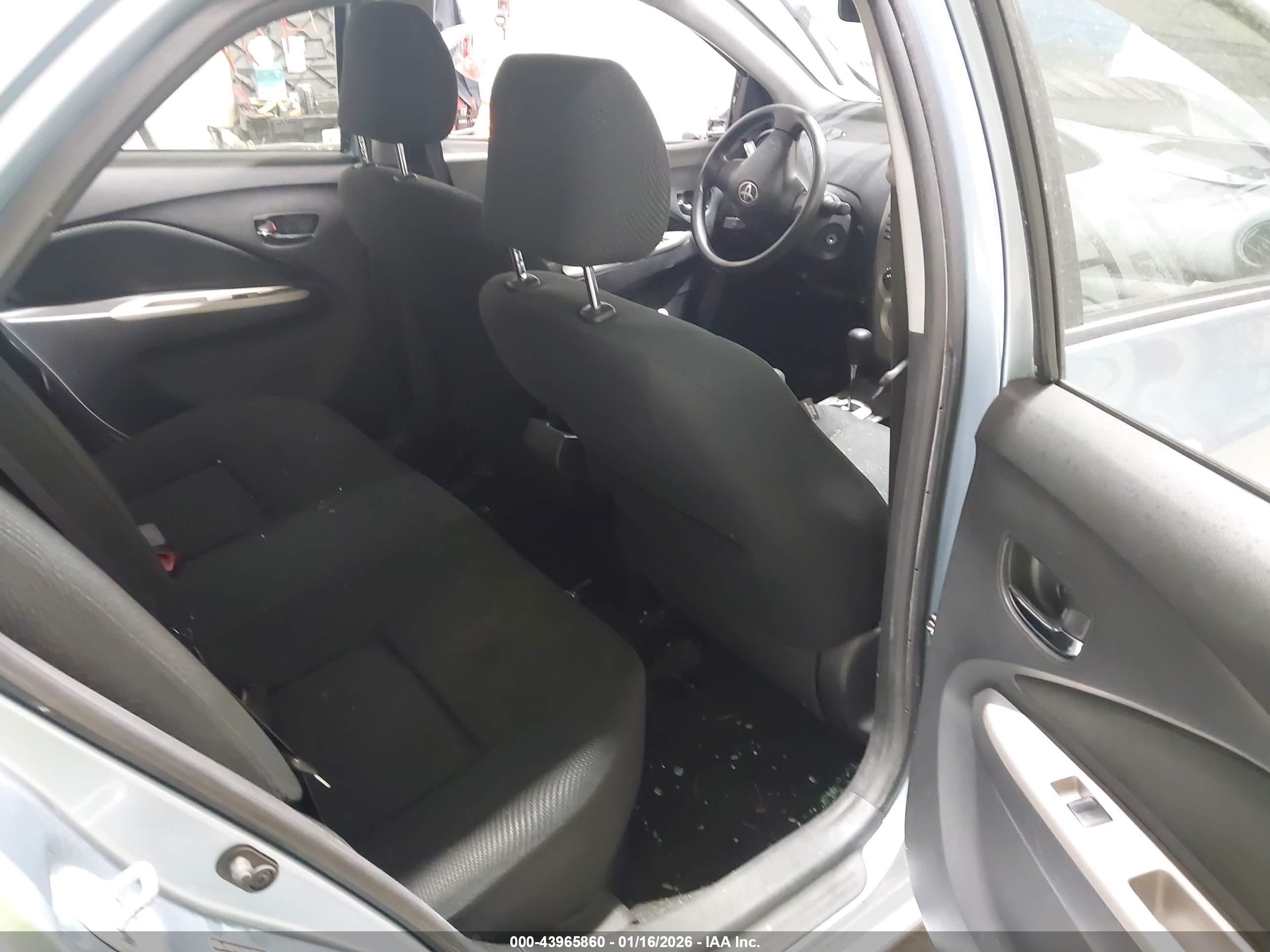 TOYOTA YARIS image 8