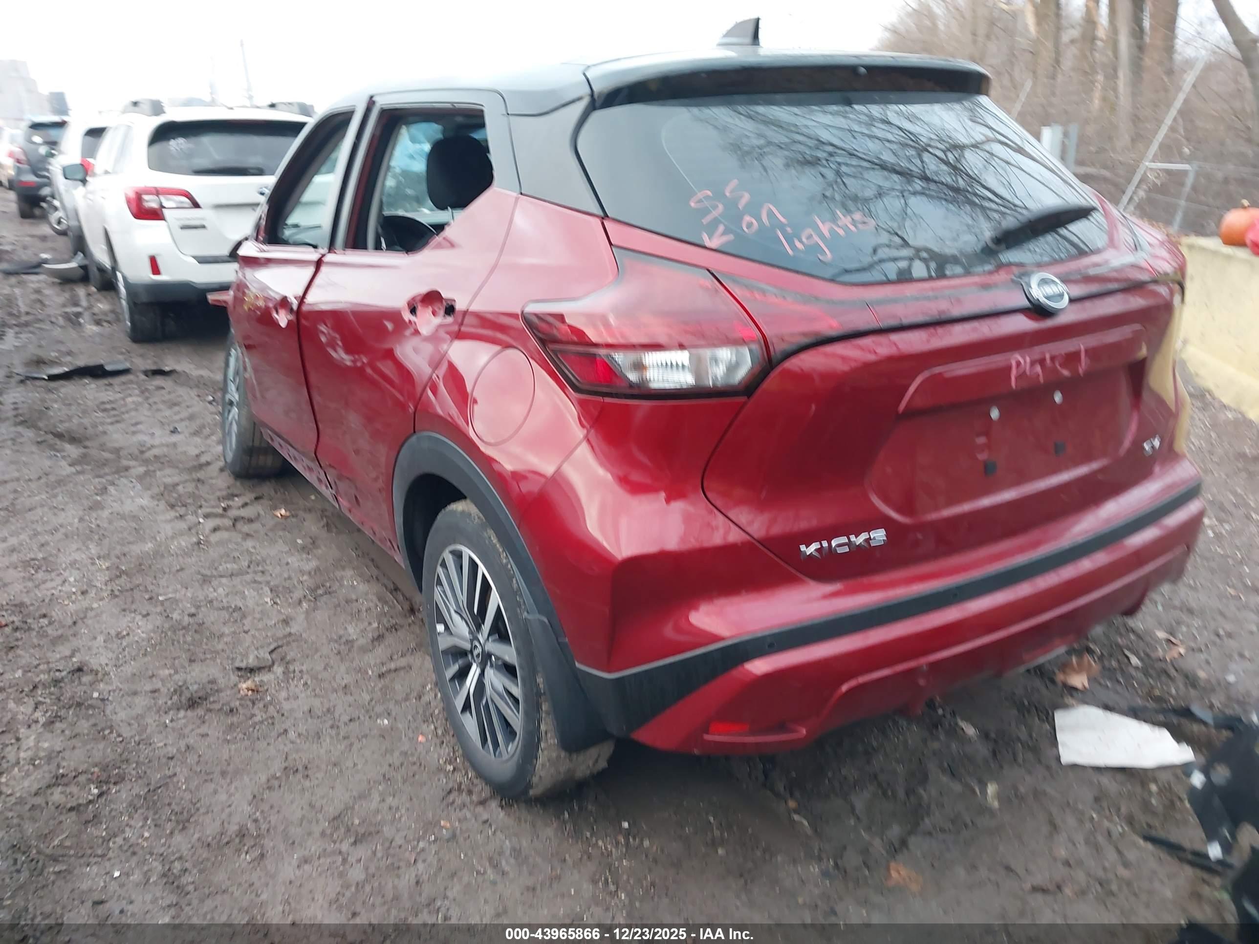 NISSAN KICKS image 3