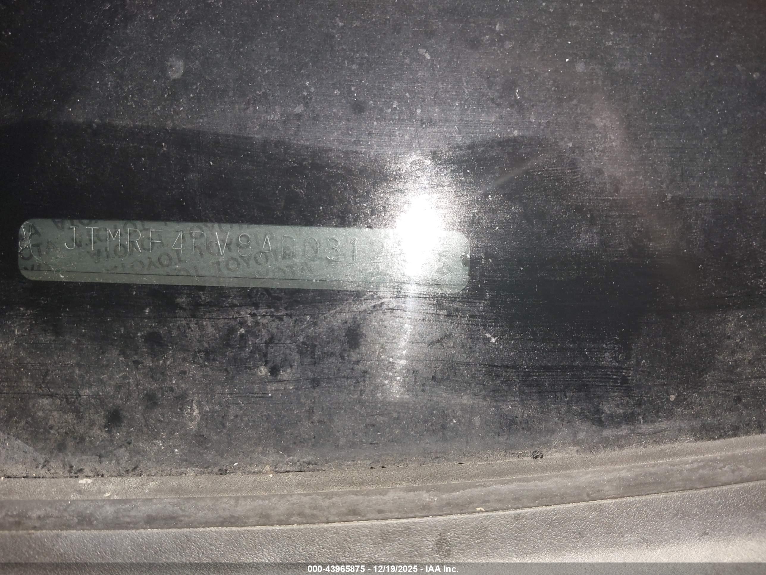 TOYOTA RAV4 image 9