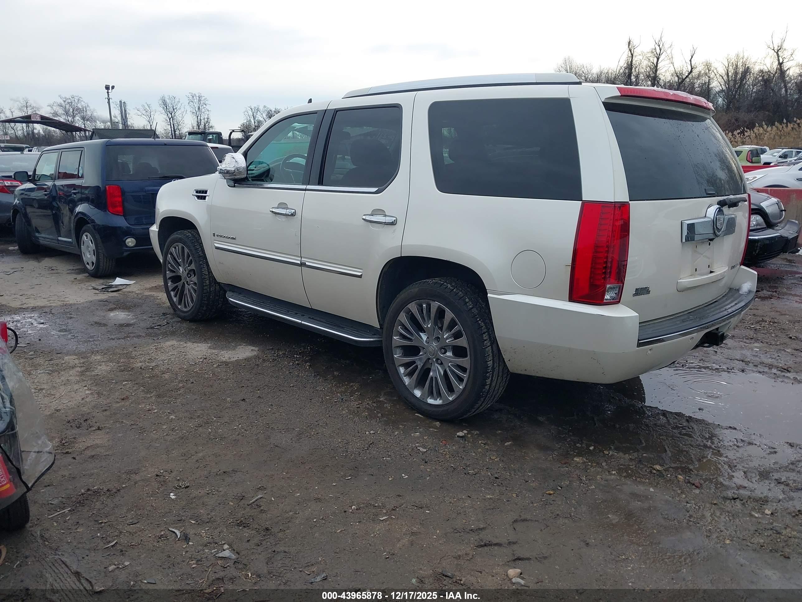 CADILLAC ESCALADE image 3