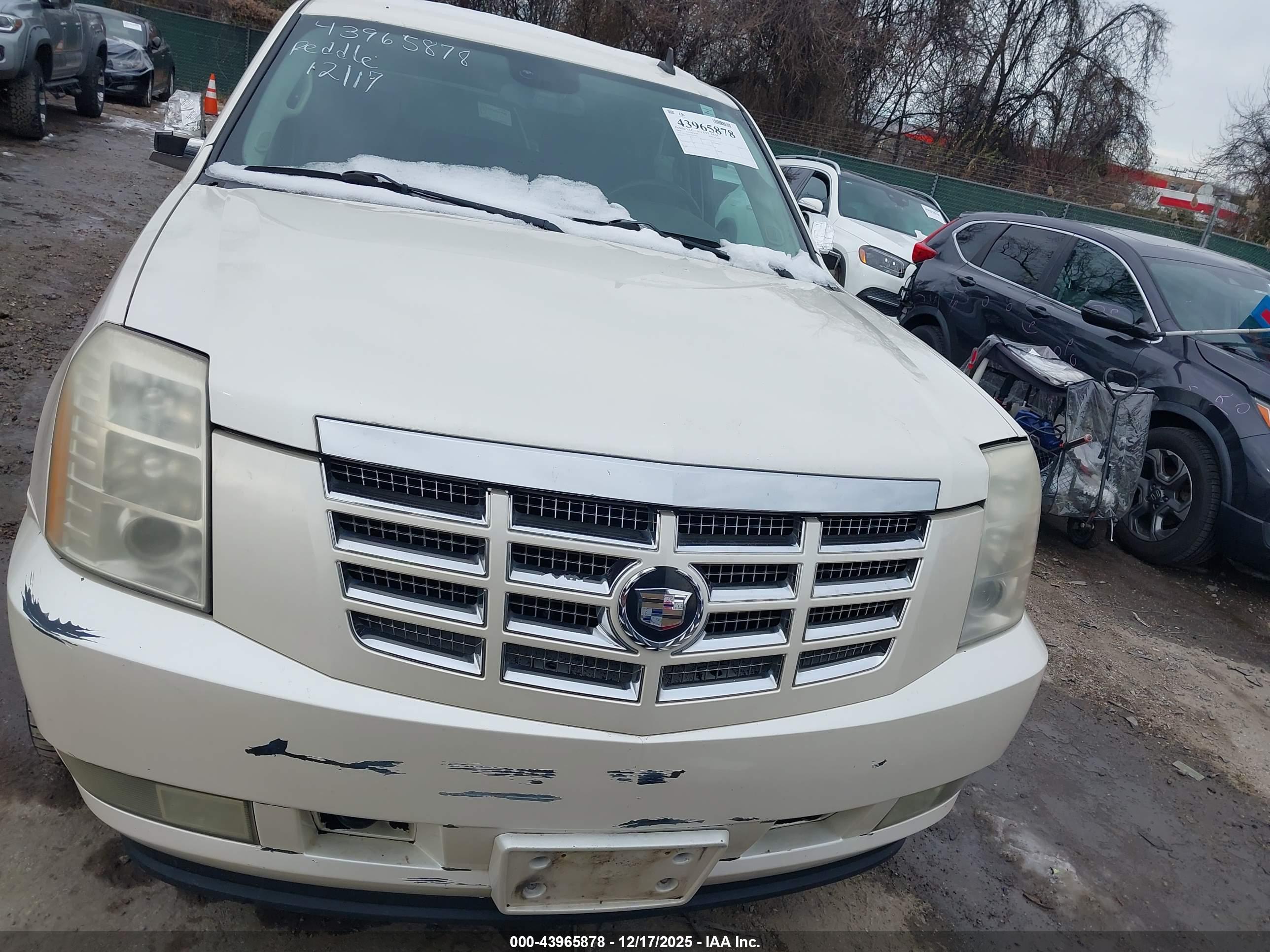 CADILLAC ESCALADE image 6