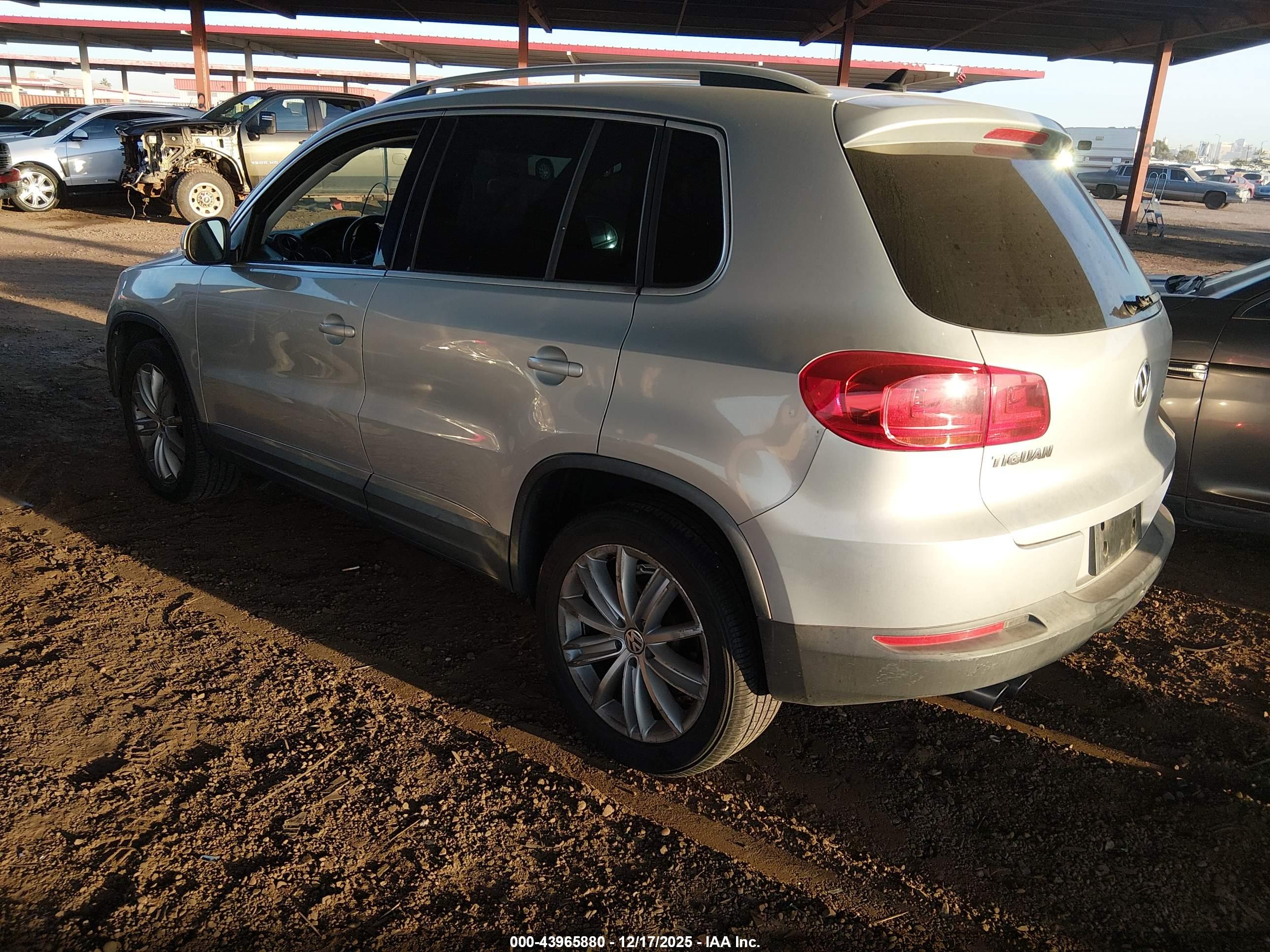 VOLKSWAGEN TIGUAN image 3