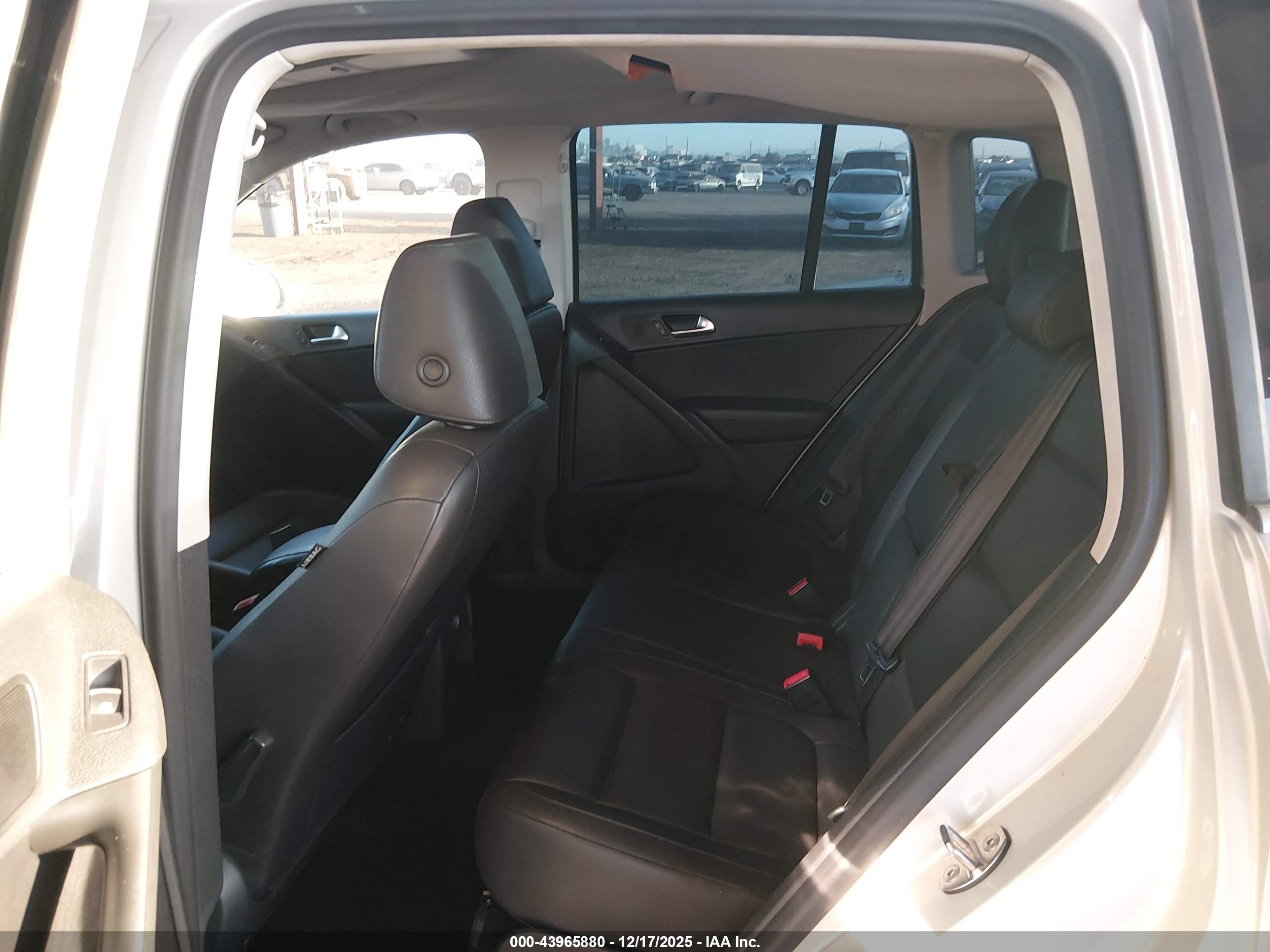 VOLKSWAGEN TIGUAN image 8