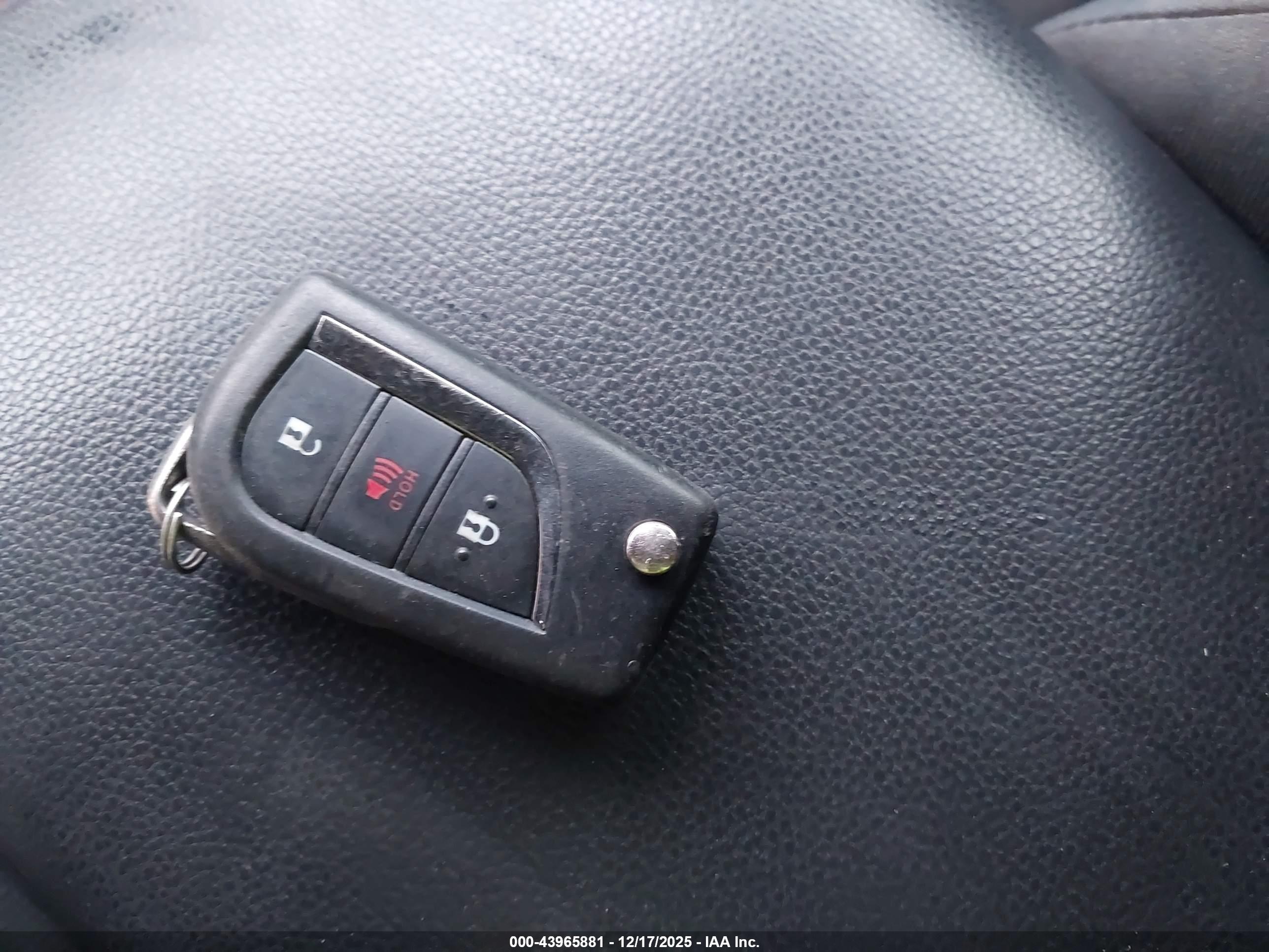 TOYOTA RAV4 image 11