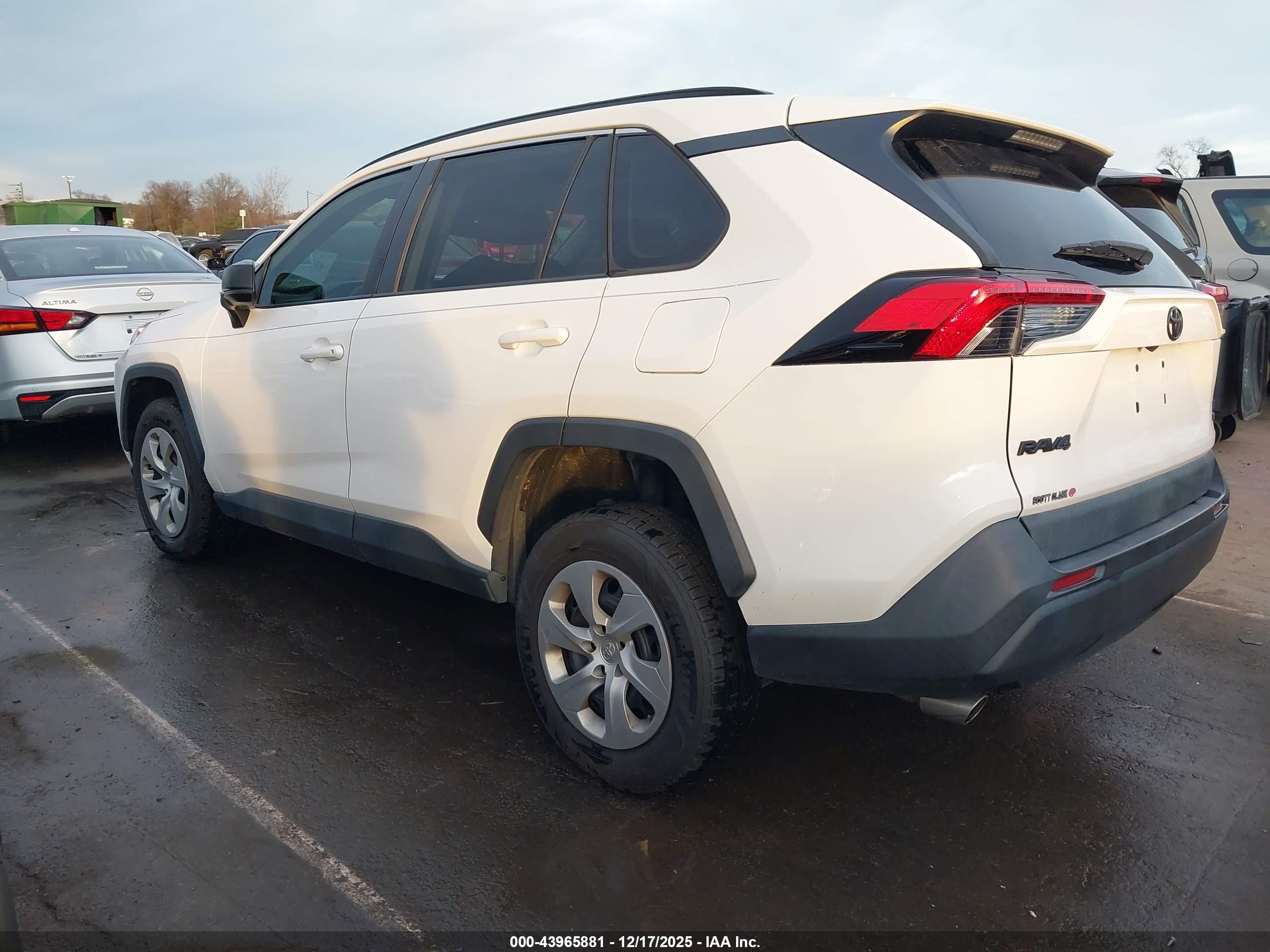 TOYOTA RAV4 image 3