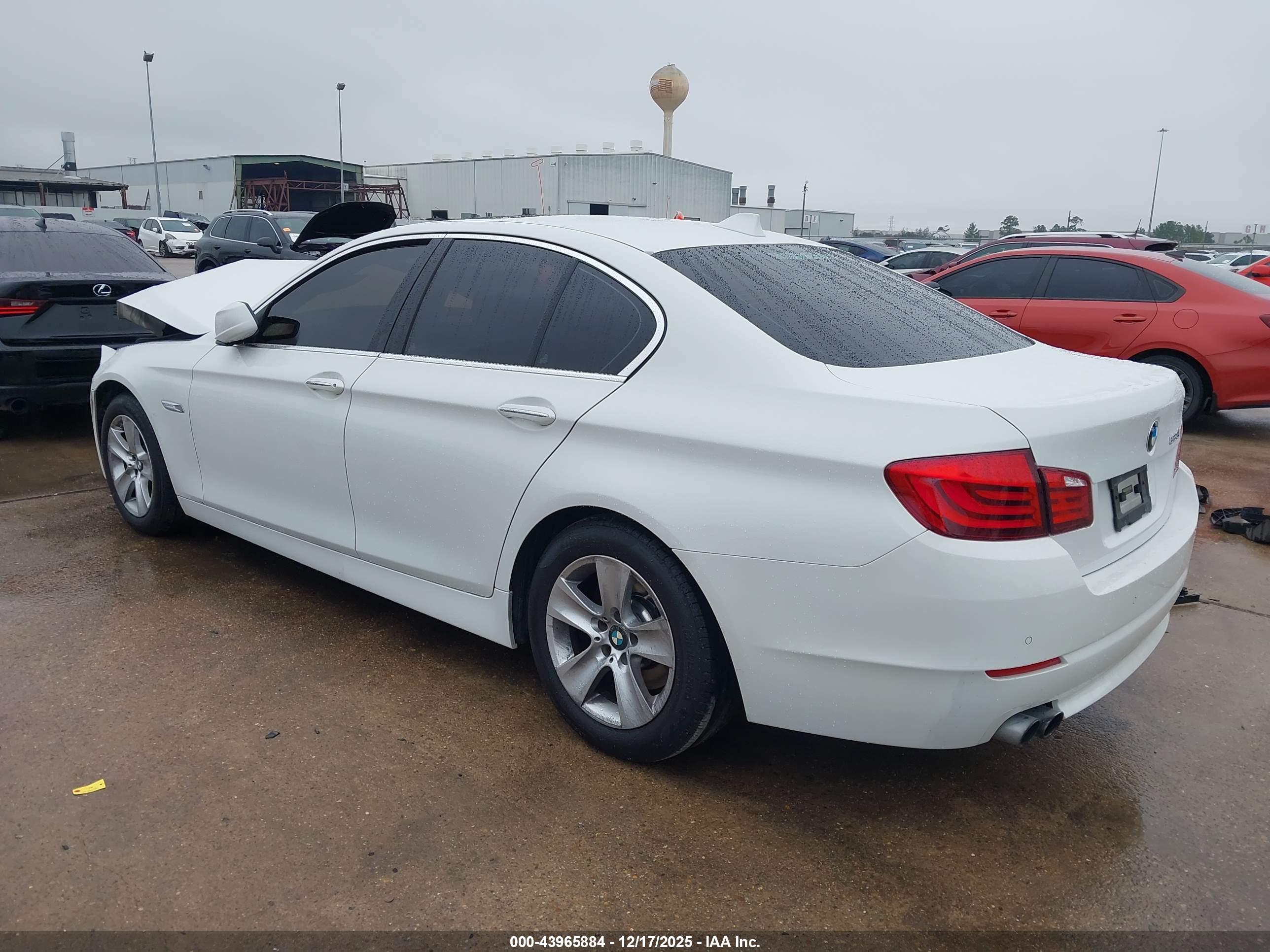 BMW 528I image 3
