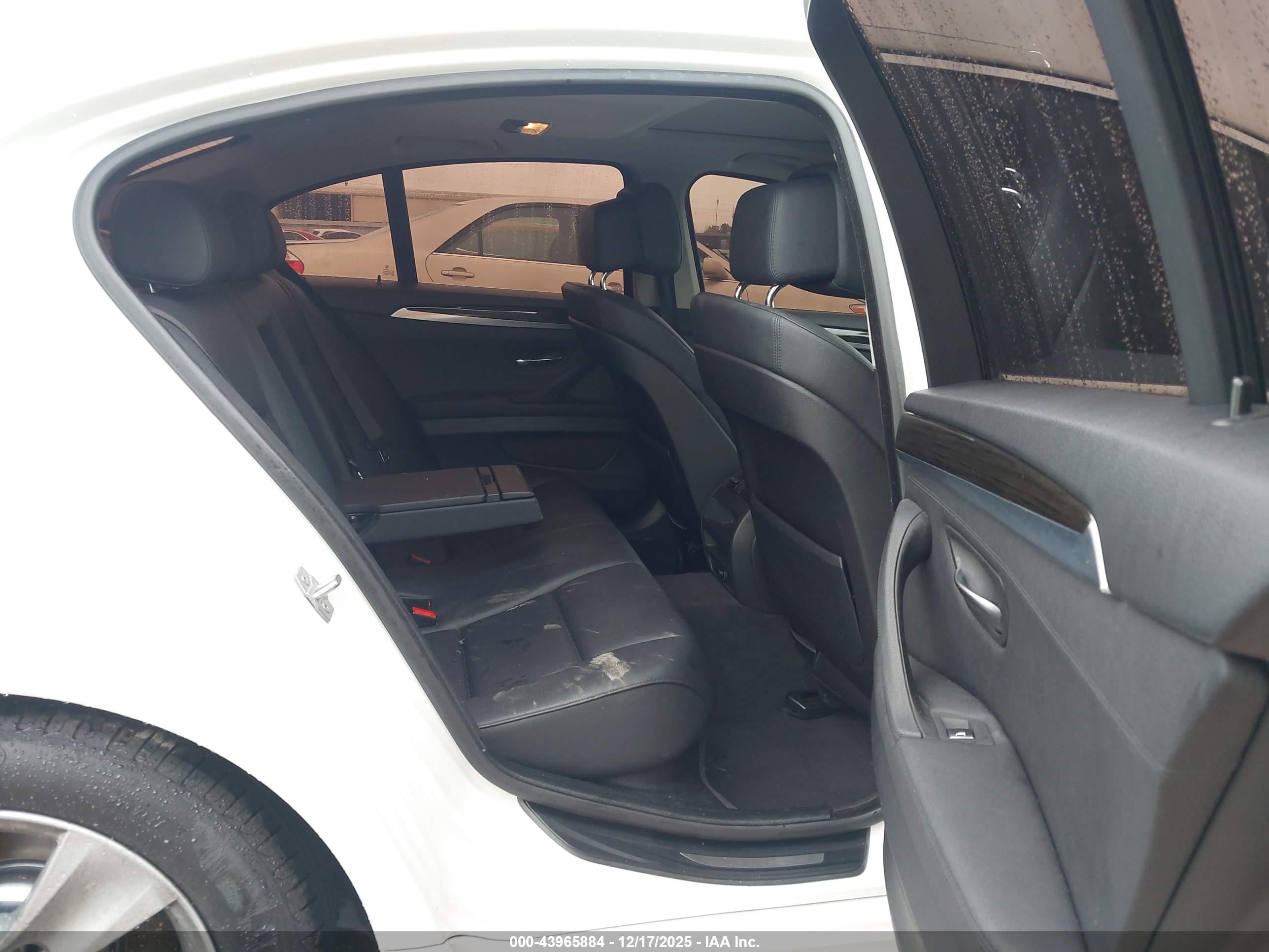 BMW 528I image 8