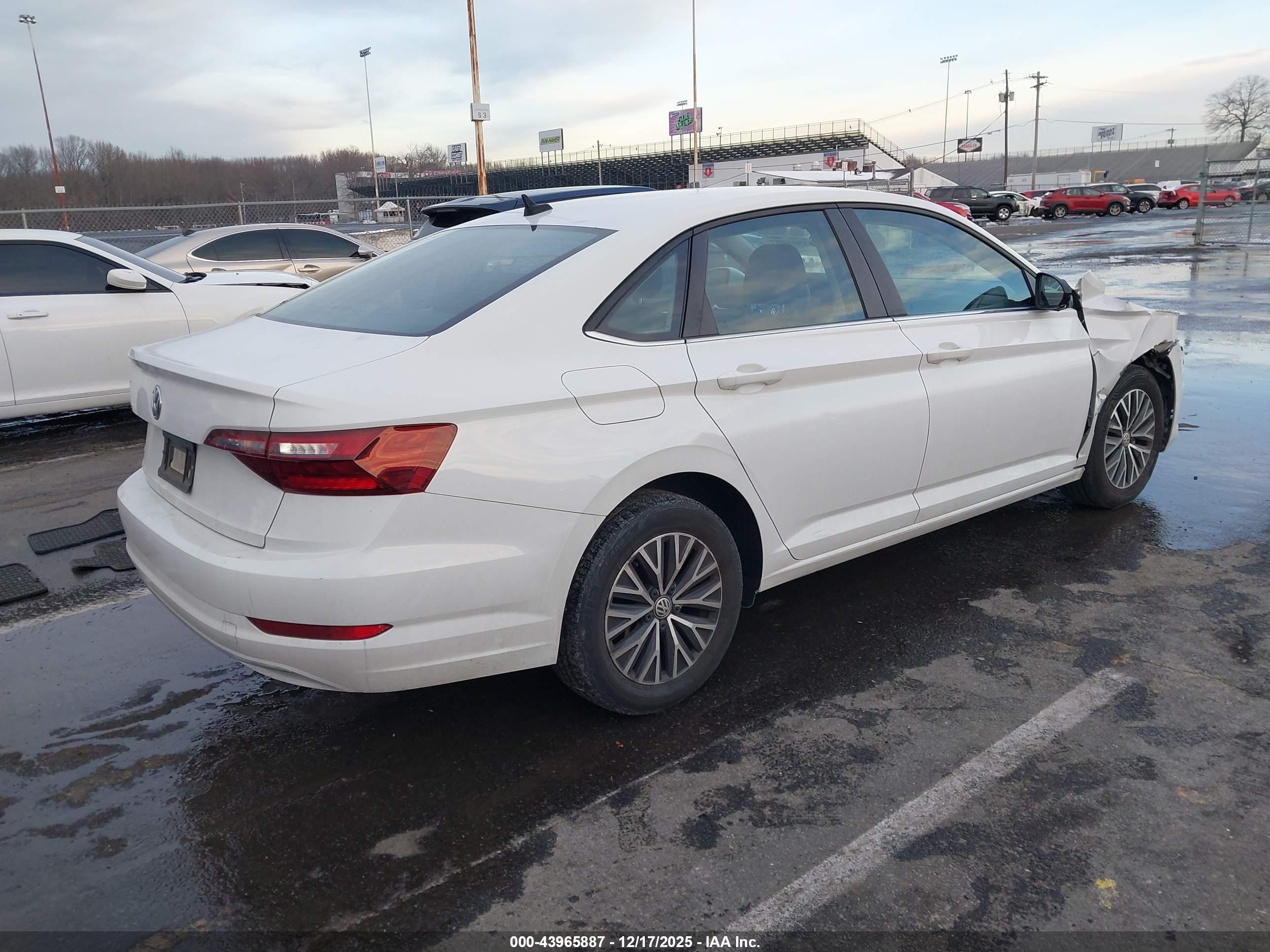 VOLKSWAGEN JETTA image 4