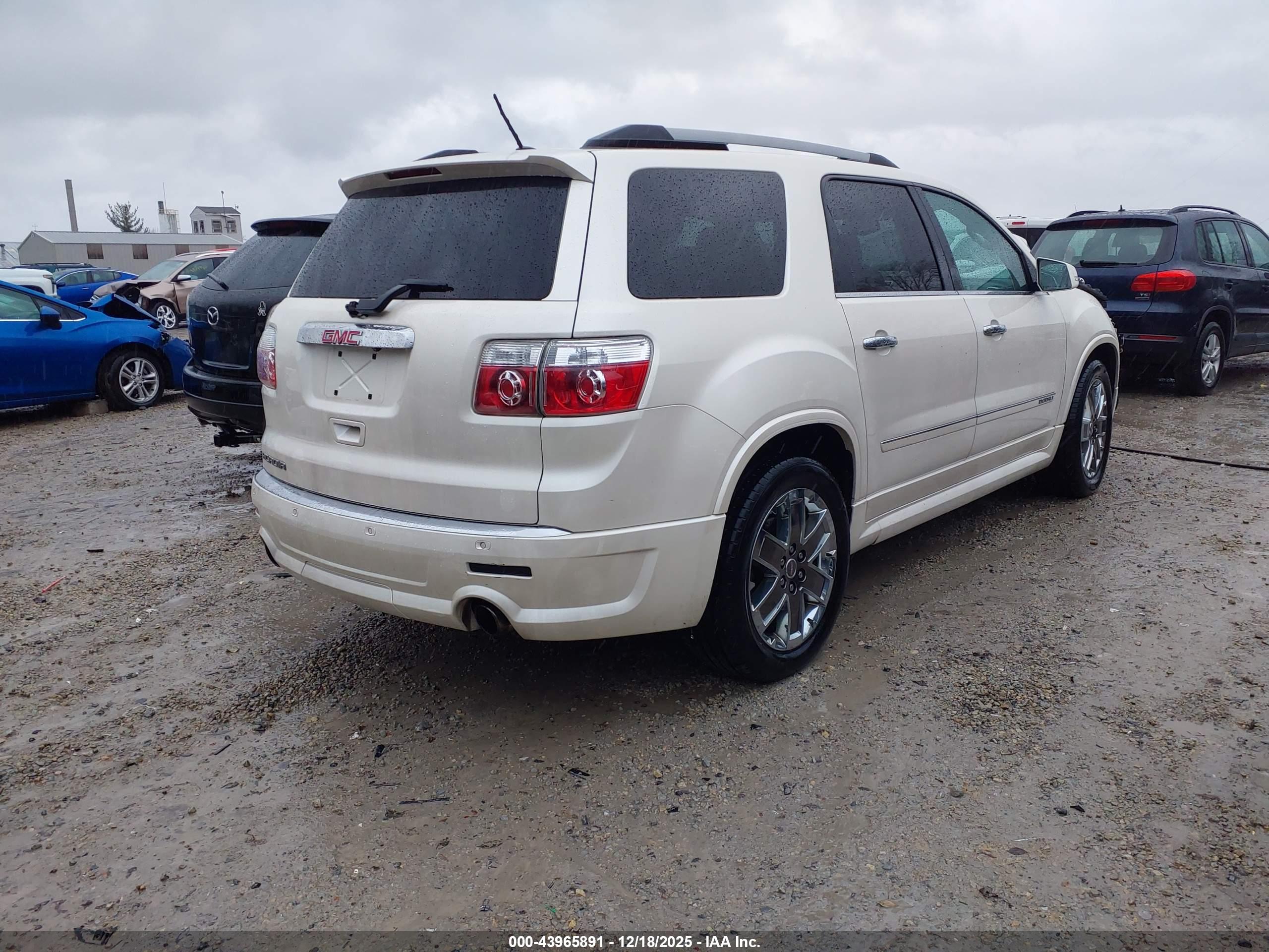 GMC ACADIA image 4