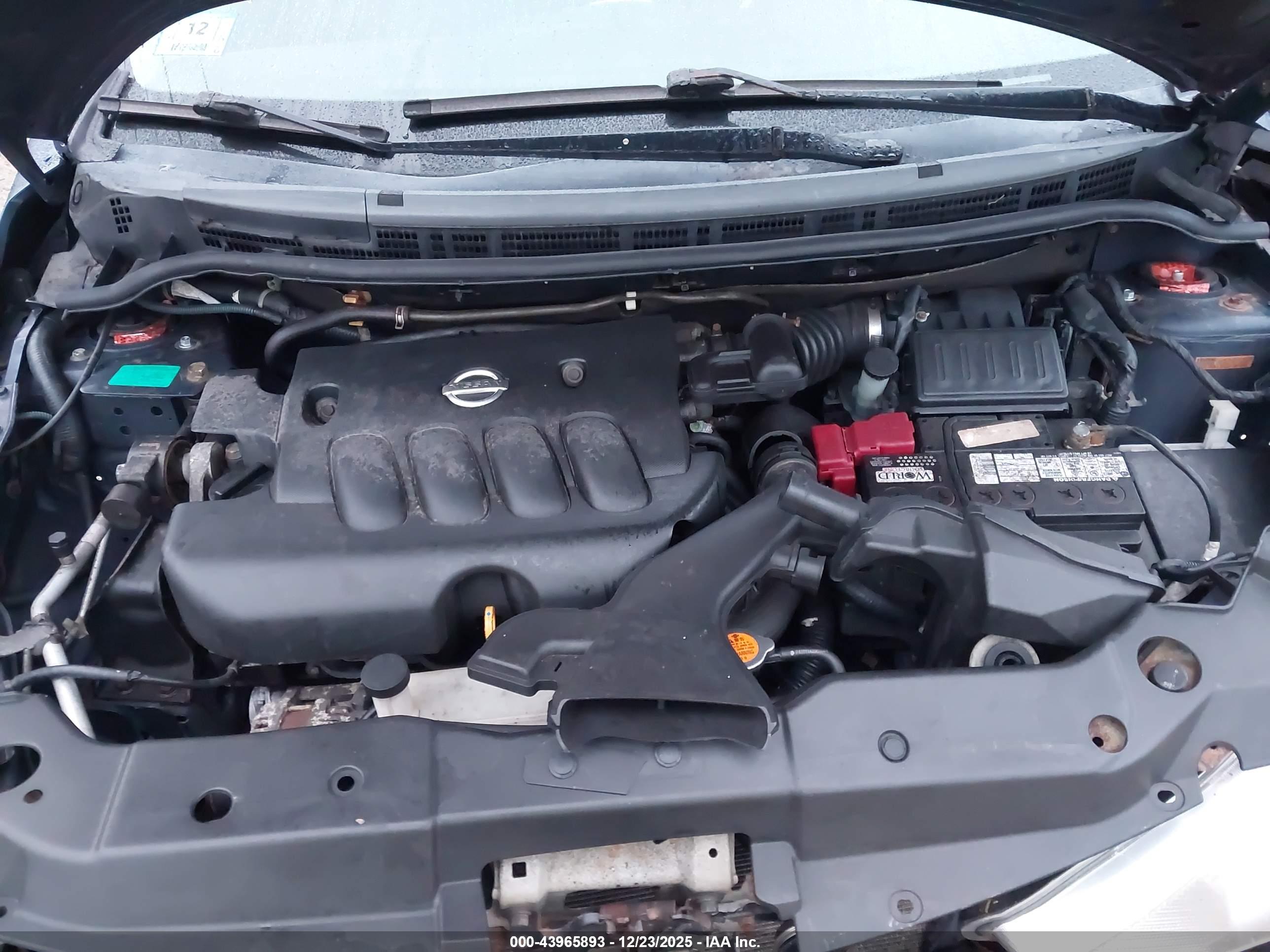 NISSAN VERSA image 10