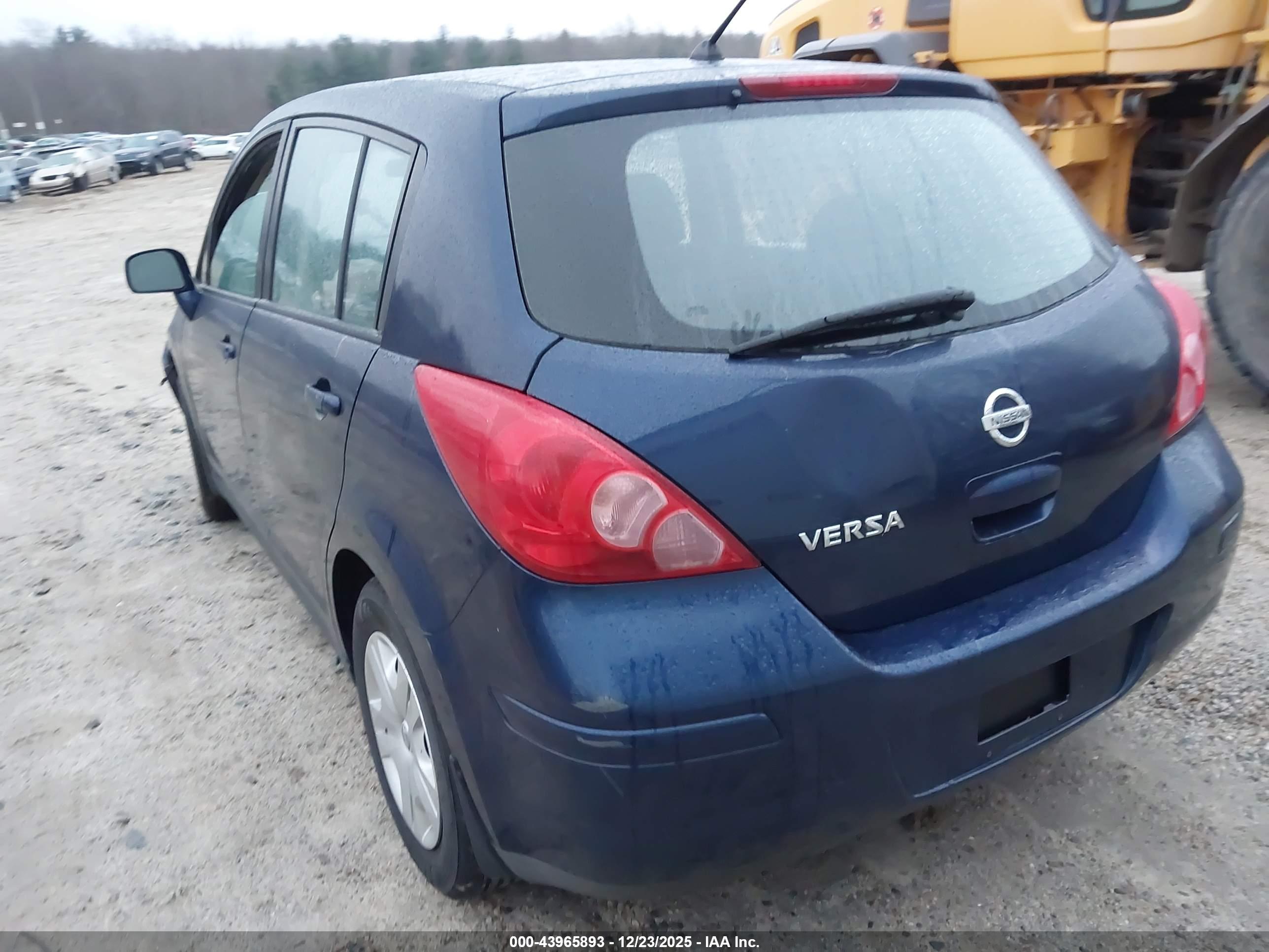NISSAN VERSA image 3