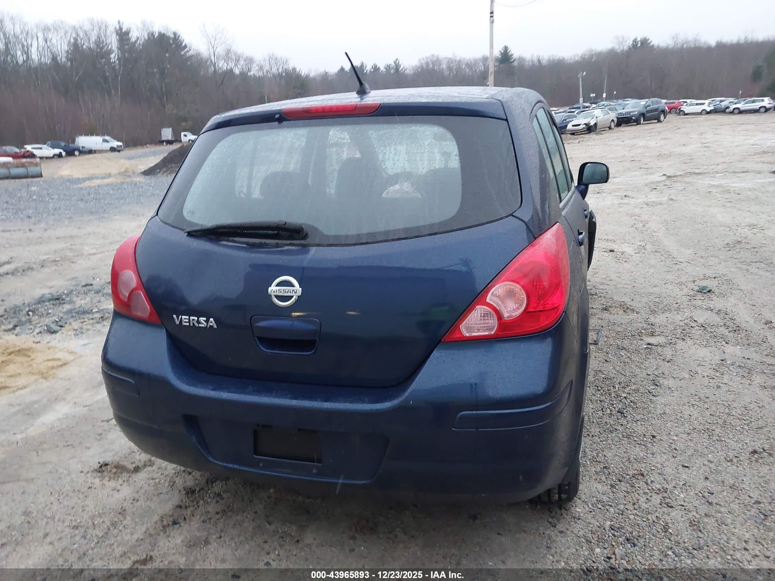 NISSAN VERSA image 4
