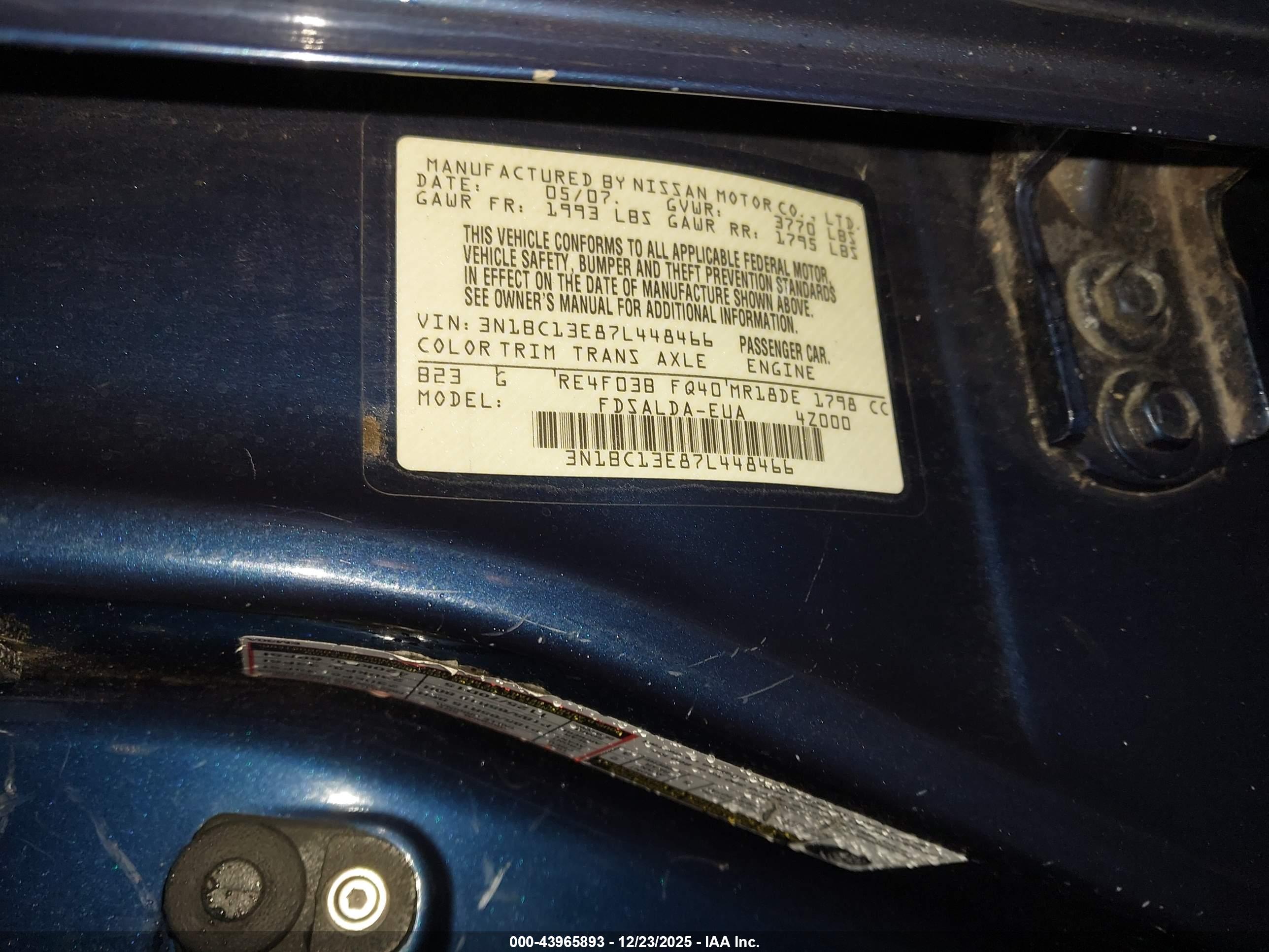 NISSAN VERSA image 9