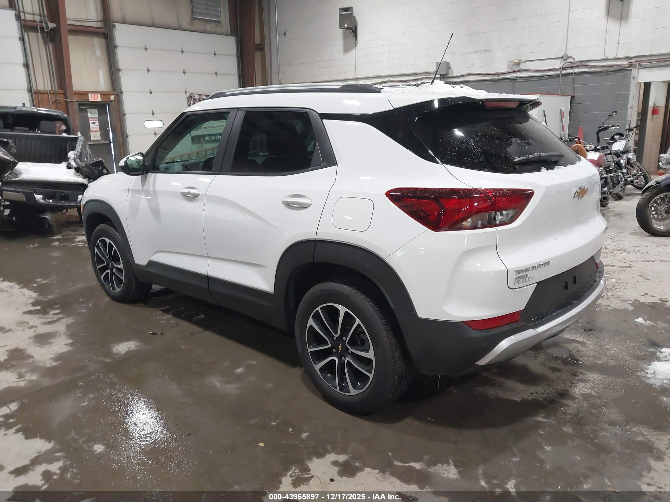 CHEVROLET TRAILBLAZER image 3