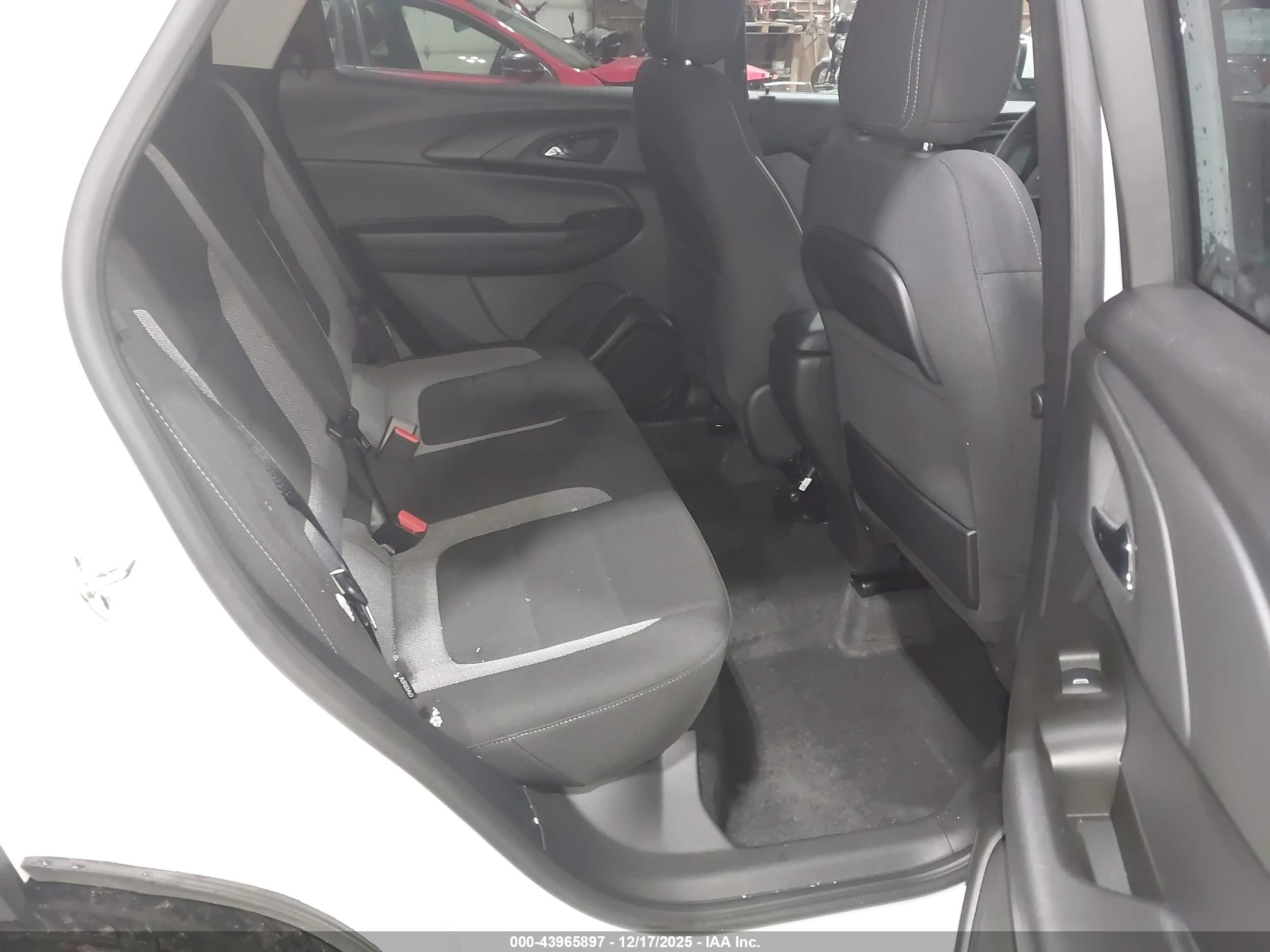 CHEVROLET TRAILBLAZER image 8