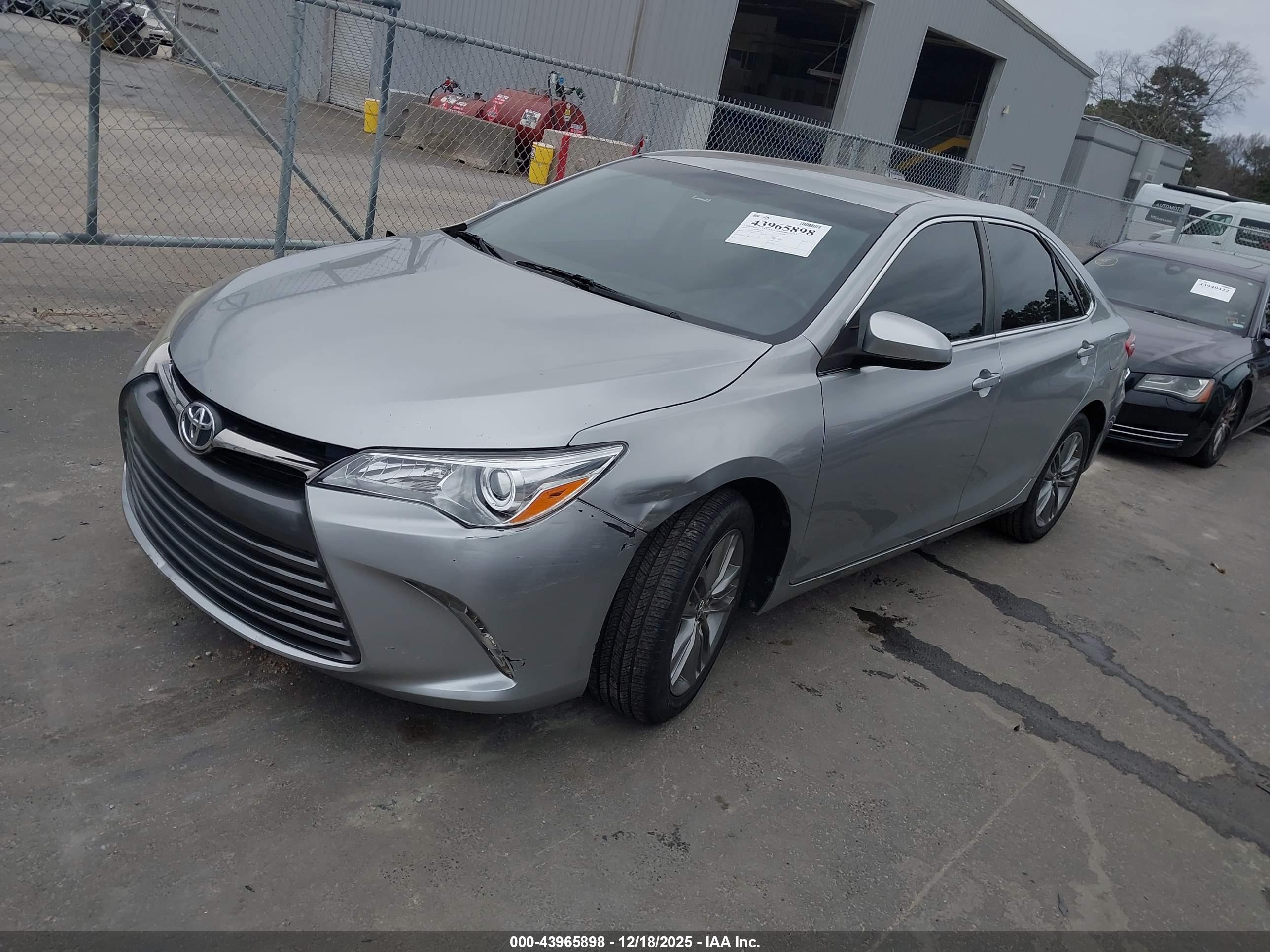 TOYOTA CAMRY image 2