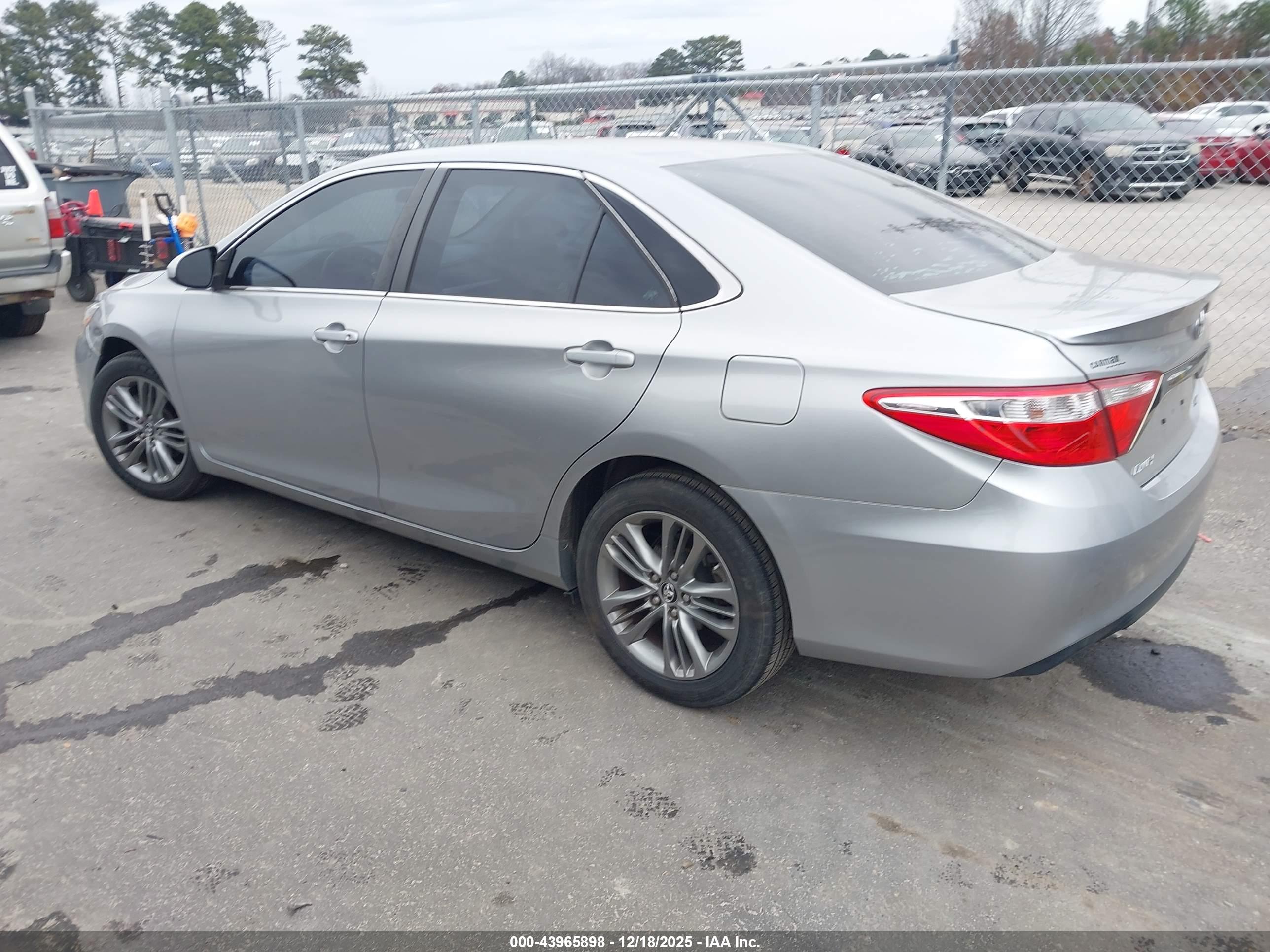 TOYOTA CAMRY image 3