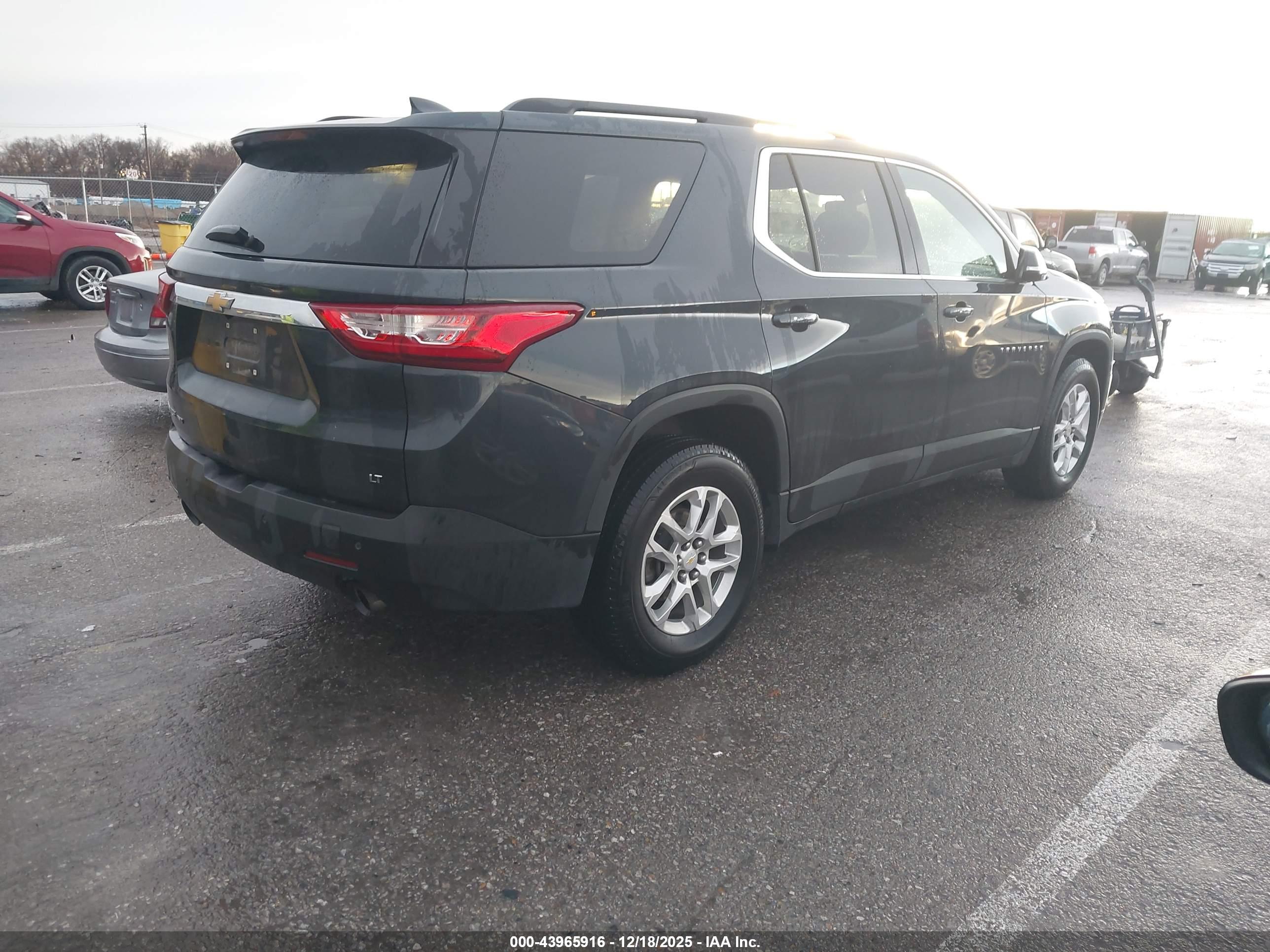 CHEVROLET TRAVERSE image 4