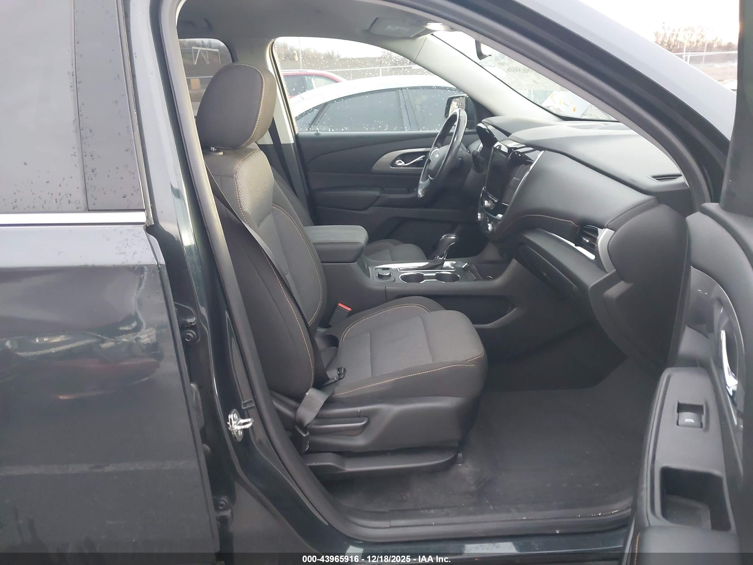CHEVROLET TRAVERSE image 5