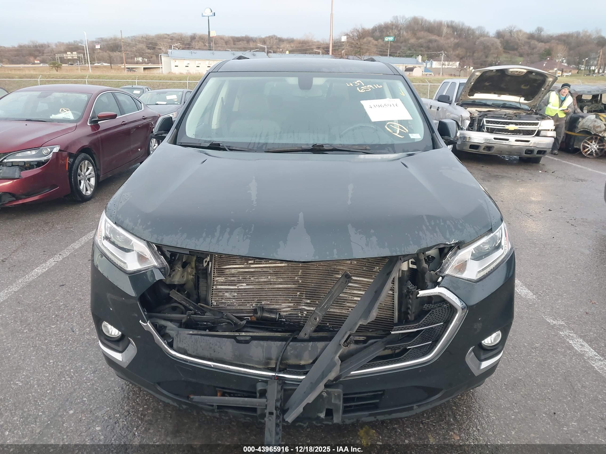 CHEVROLET TRAVERSE image 6