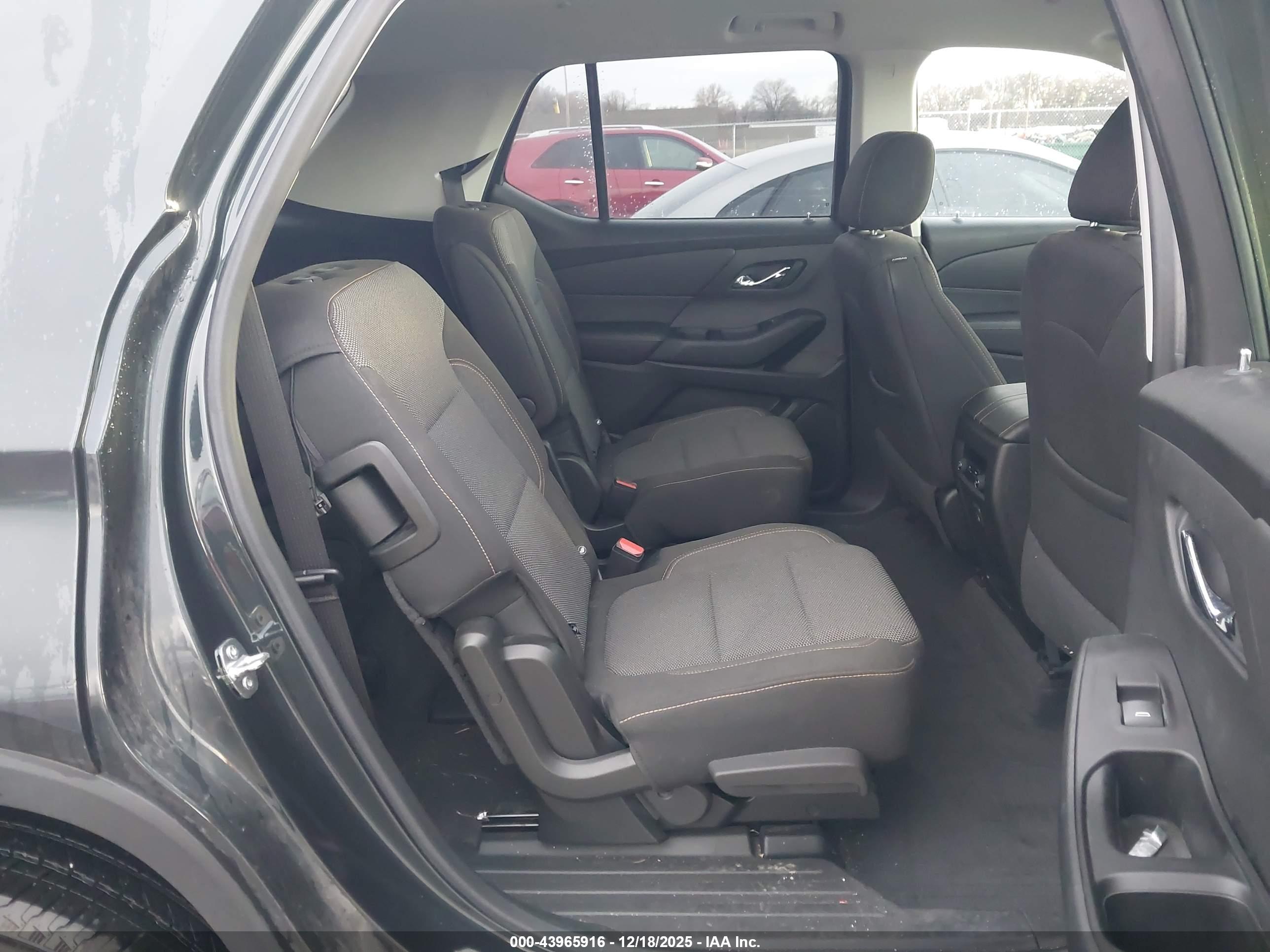 CHEVROLET TRAVERSE image 8