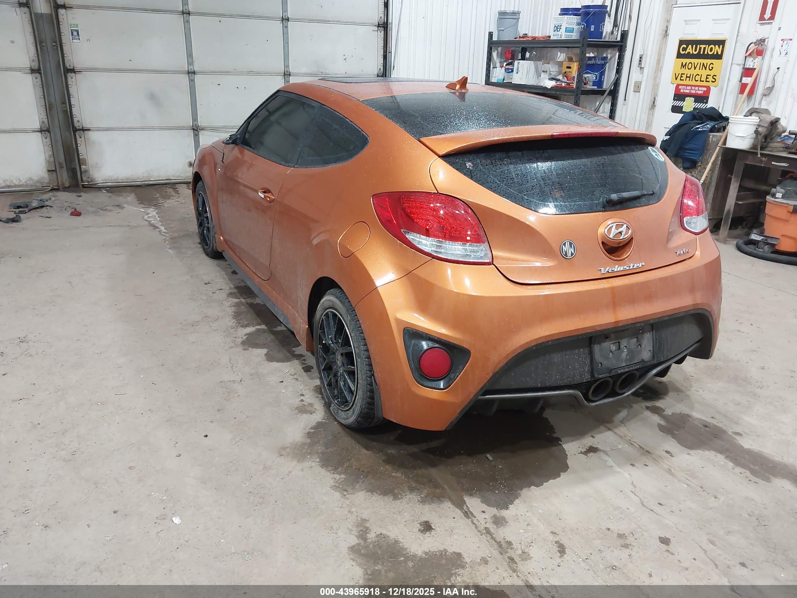 HYUNDAI VELOSTER image 3