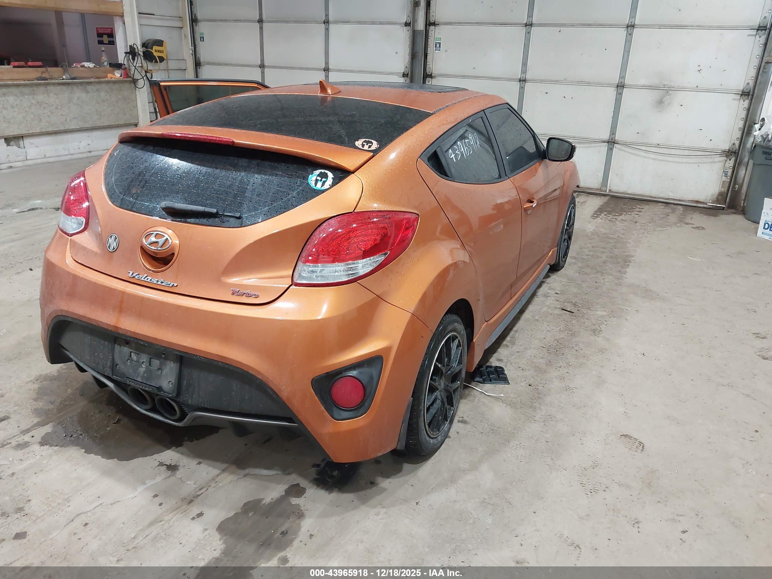 HYUNDAI VELOSTER image 4