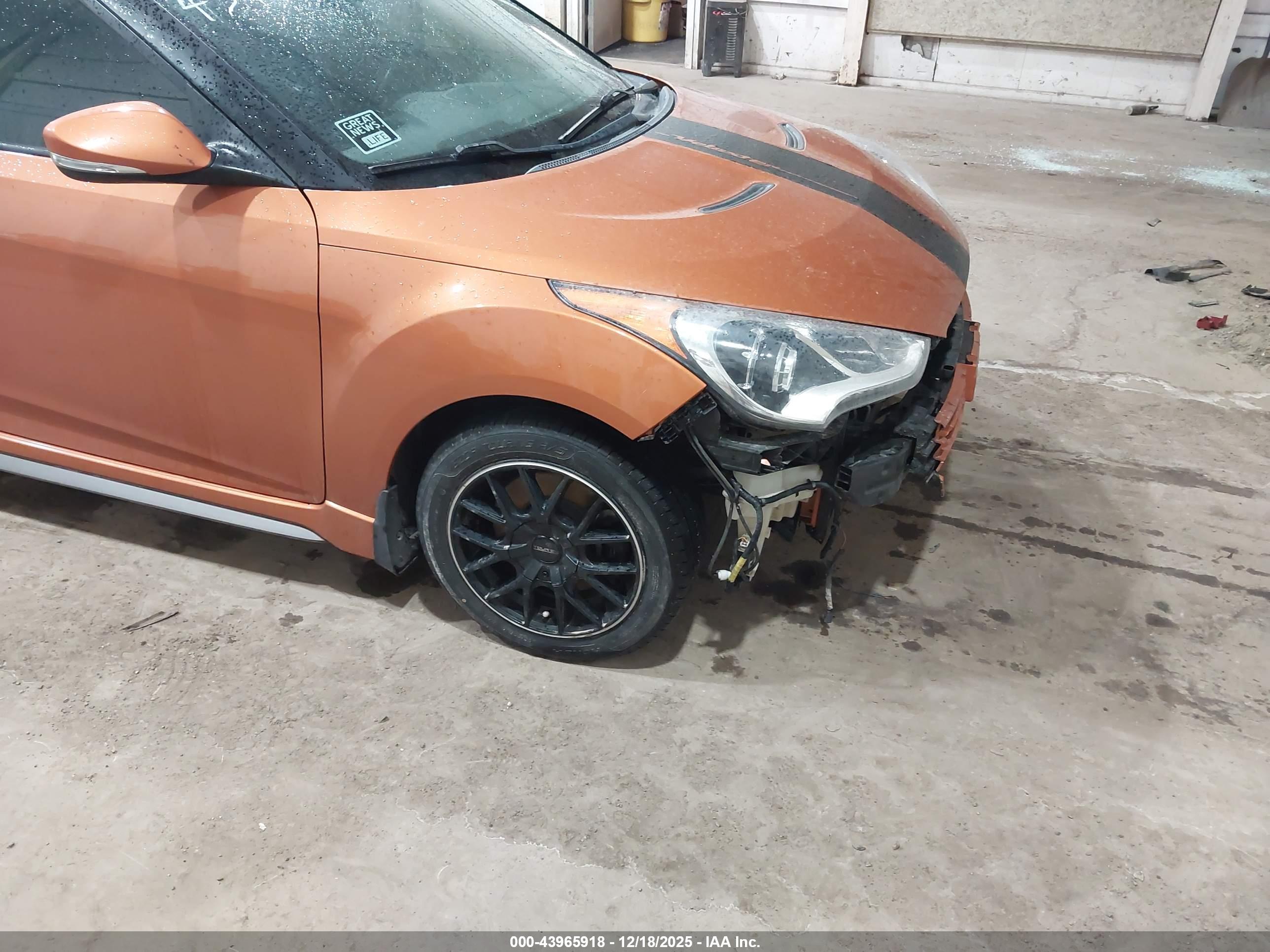 HYUNDAI VELOSTER image 6
