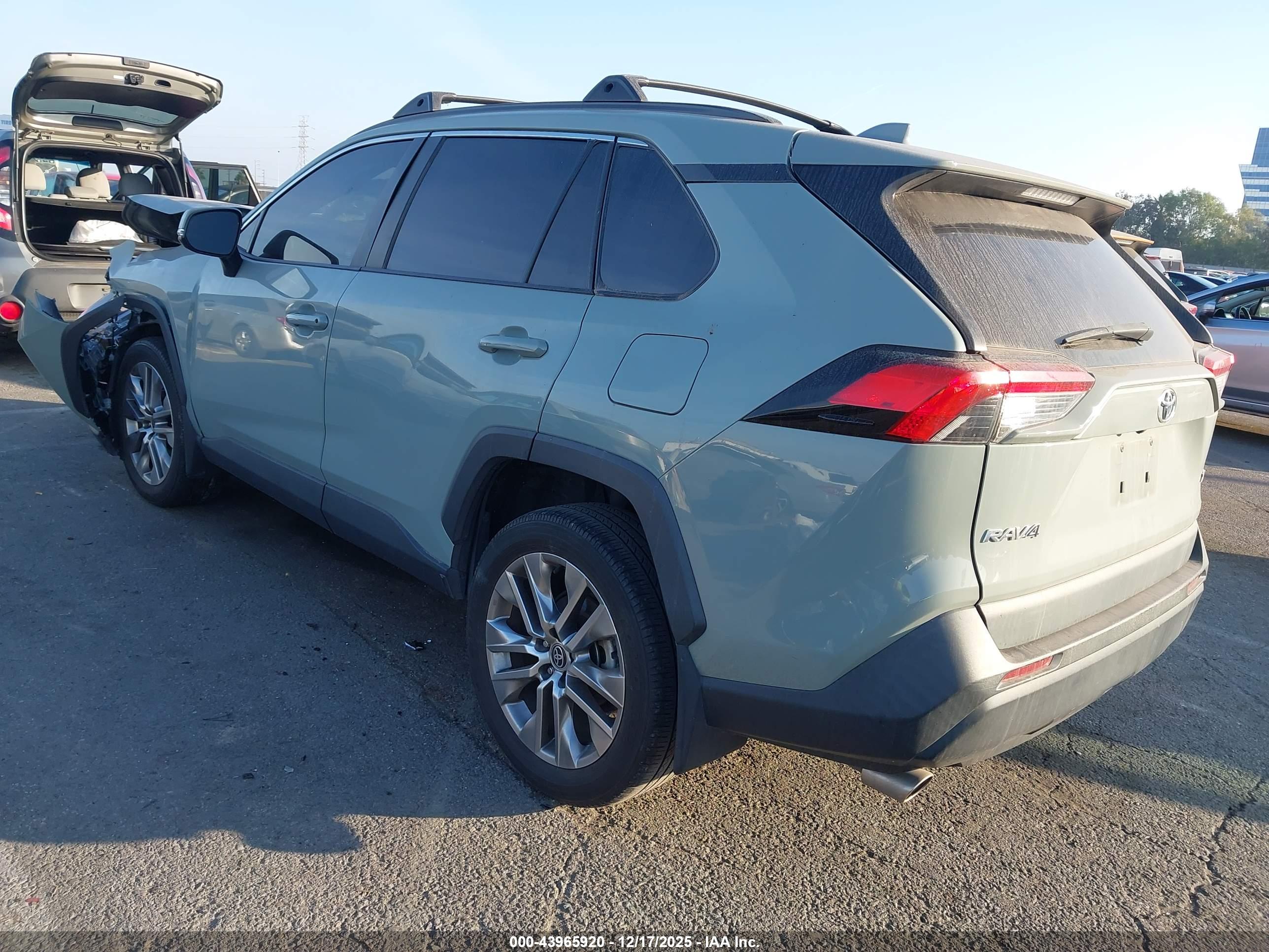 TOYOTA RAV4 image 3