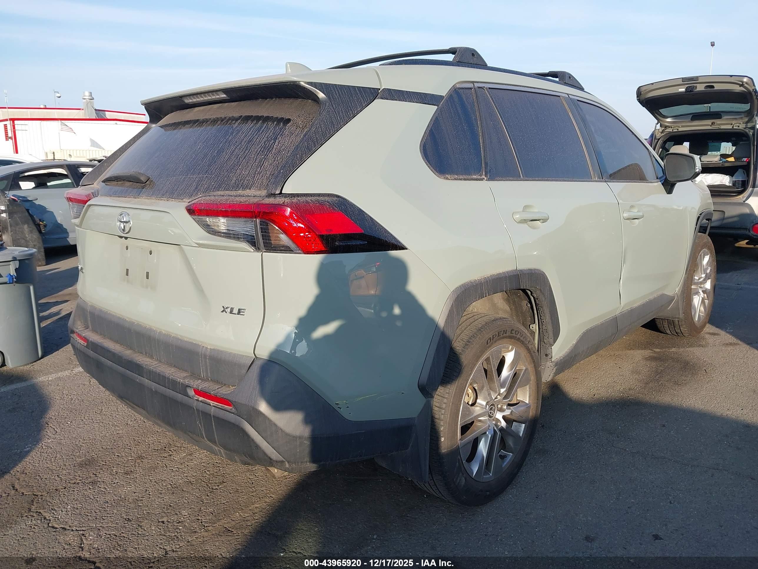 TOYOTA RAV4 image 4