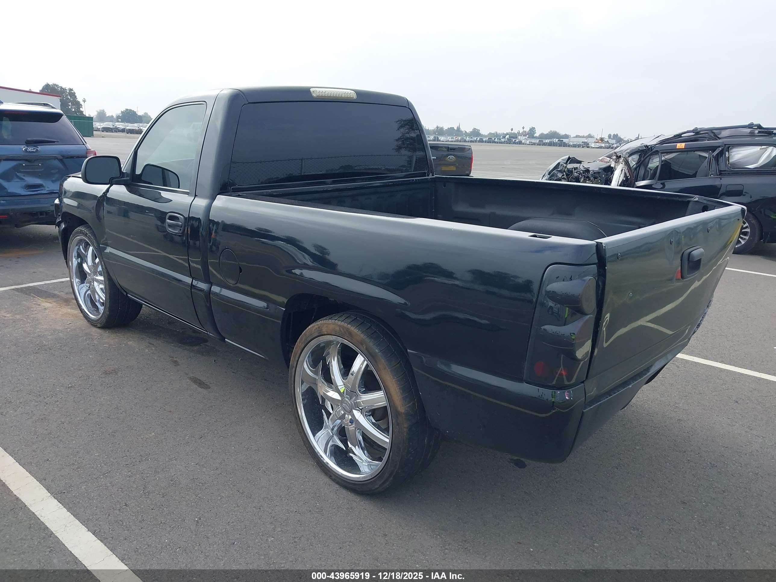 GMC SIERRA image 3