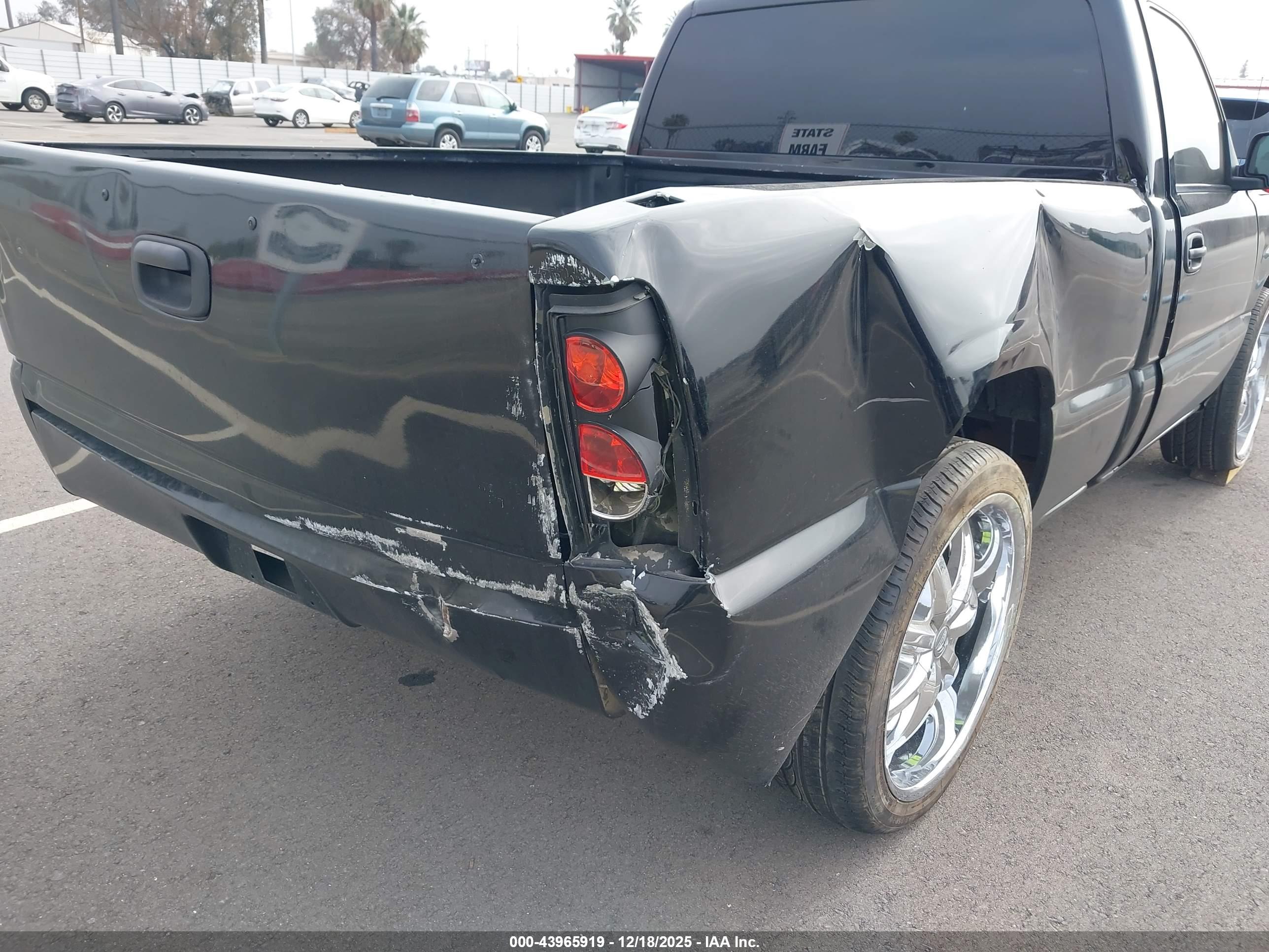 GMC SIERRA image 6